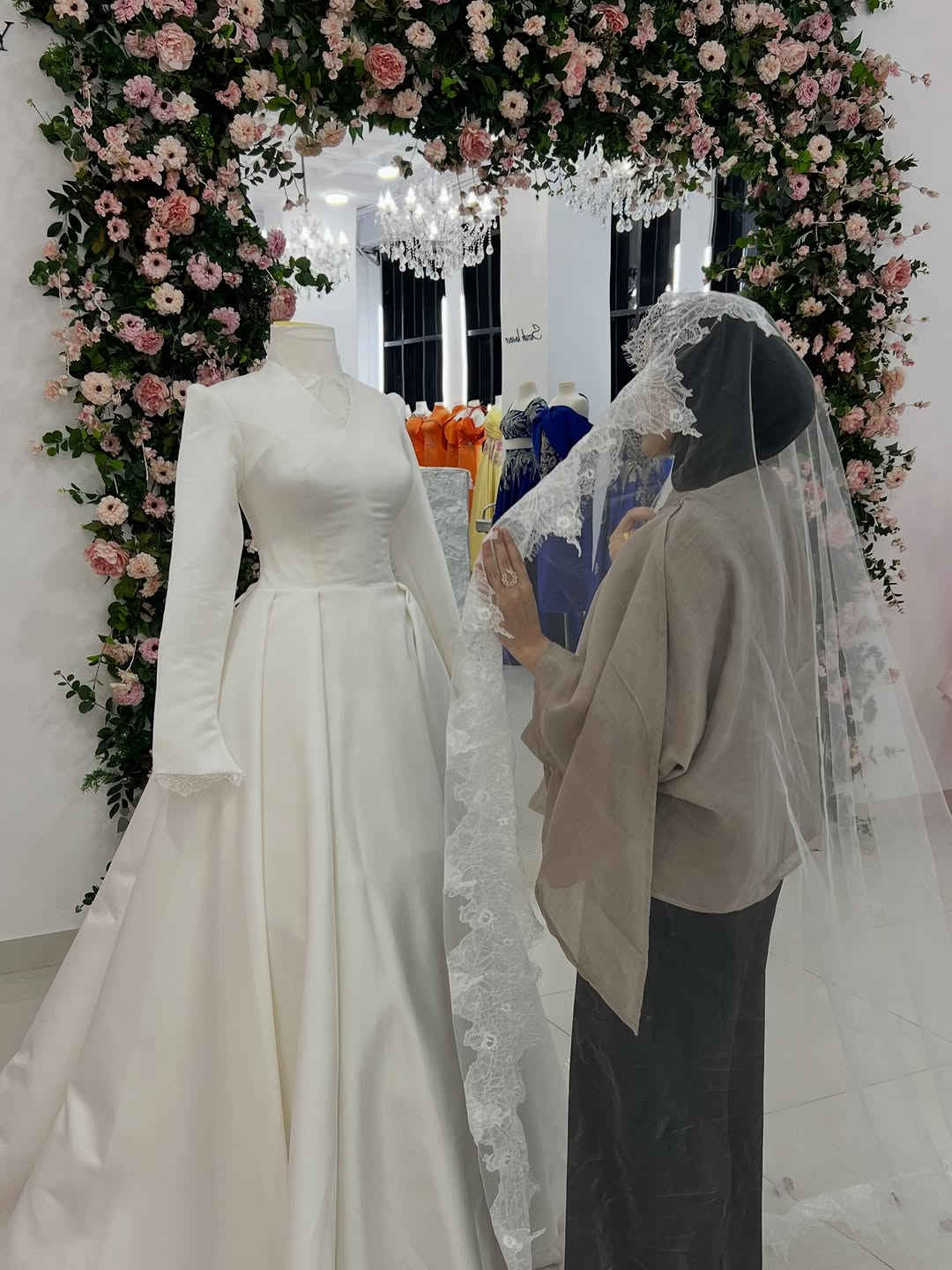 عرايسنا الراقيات ❤️‍🔥 اختيارها كان فخم جداً بكل تفاصيله ❤️ 

متوفر للحجز دايركت او زيارة البوتيكات 

بغداد / حي العدل / شارع الربيع 
البصرة / مناوي باشا / مجمع ابو طبيخ / الطابق الاول 

 او على الواتساب *********** 

‏#sarah_lameer⁩⁩
