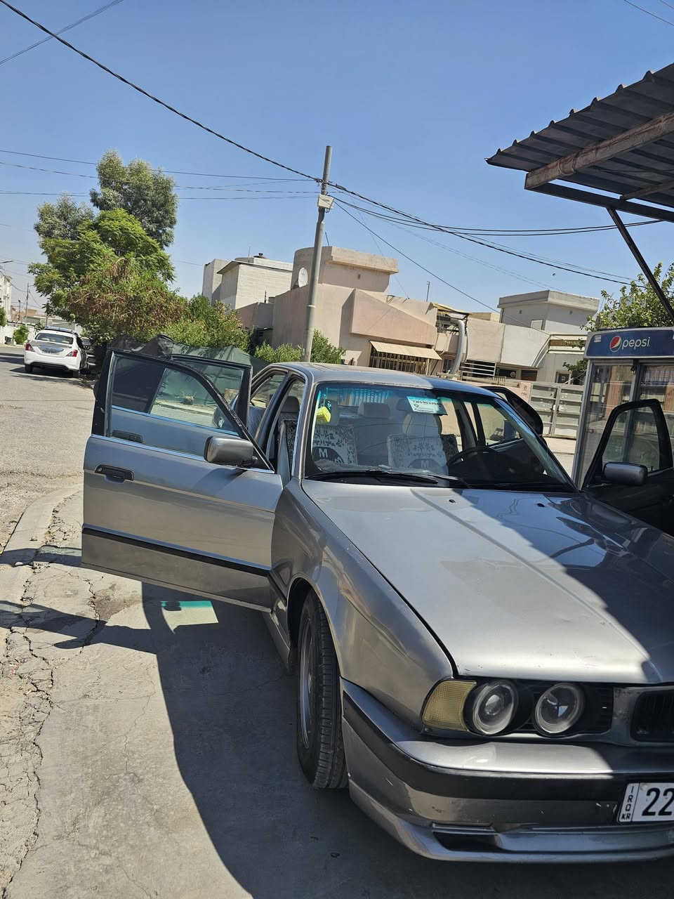 السلام عليكم من رخصة الأدمن Bmw525 للبيع فقط موديل 1991السنويه ل 2029السياره باسمي رقمها اربيل بخ عام للجماليه كير عادي السعر المطلوب 40ورقه ومجال بسيط للطيبين الرجاء يلي مايشتري لا يخابر ولا يعلق ويكسر بمال العالم الاتصال على الواتس اب ***********
