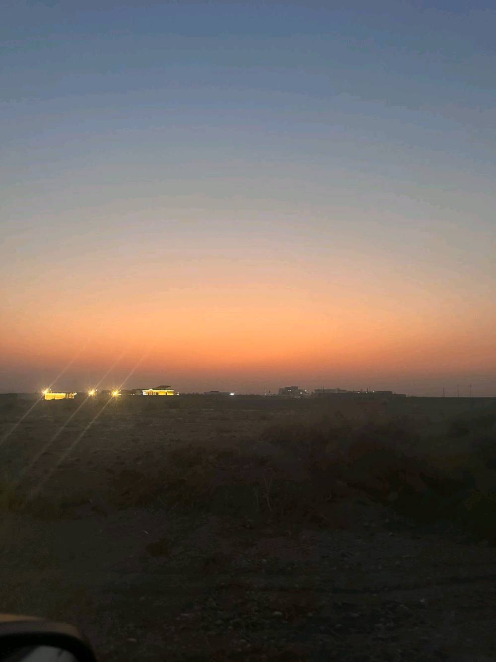 ‏السلام عليكم
‏دوانم للبيع طابو سند 25 بأسمي فقط 

قريبة من الشارع العام

‏المساحة  2 دونم 
 من اصل ١٨٨ دونم 
  الواجهة ٤٠.٨١
النزال ٦١.٢٥
رقم المقاطعة ١١/٨

‏تباع كاملة أو حسب الطلب

متوفر ماء و كهرباء و قريبة من منطقة سكنية و قريبة على الشاليهات

تنفع سكن او استثمار  

‏العنوان : بغداد - ابو غريب الحمدانية هور الباشا

مقابل مزرعة باركود 

للاستفسار اكثر الاتصال على :- 

***********
ممكن توضحلي الموقع بالضبط أكثر: بأي ناحية/منطقة من أبو غريب الحمدانية هور الباشا، وكم تبعد تقريباً عن الشارع العام أو أقرب معلم معروف؟: 
تبعد عن الغزالية  دقيقه٤٠
شنو نوع السند بالتفصيل وهل هو طابو زراعي لو سكني؟ وبي أي ملاحظة قانونية أو إجراءات نقل لازم يعرفها المشتري؟: 
طابو زراعي
السعر شكد بالضبط؟ وهل هو قابل للتفاوض لو ثابت، وشنو طريقة الدفع المفضلة؟: 
٦٥مليون قابل للتفاوض
الأرض بيها مداخل/مخارج سهلة للسيارة أو الشاحنات؟ وإذا أكو سور أو حدود واضحة تگدر تذكرها؟: 
قريبة من الشارع العام و التبليط