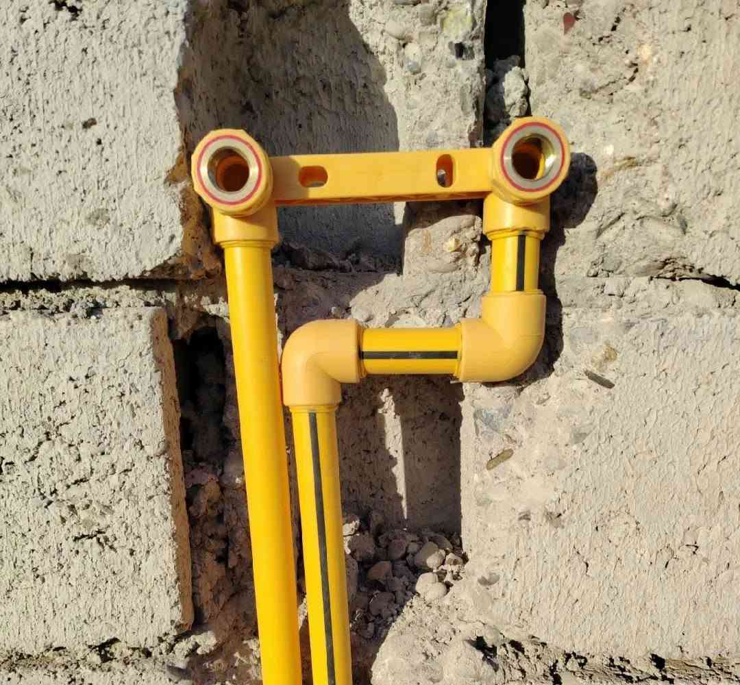 🔧 خدمات السباكة وتأسيس المجاري والماء 🔧
نقدم لكم جميع أعمال السباكة للبيوت والمحلات: 

🚰 تأسيس ماء للبيوت

🚽 تأسيس وتنفيذ المجاري

🔩 تمديد وتنصيب أنابيب الماء

🛠️ صيانة وإصلاح أعطال السباكة

🏠 تأسيس كامل للبيوت الجديدة

💧 فحص ومعالجة تسريبات الماء

☑ شغل مرتب ونظيف

☑ دقة بالتنفيذ

☑ أسعار مناسبة

☑ خبرة بالعمل

📞 ‏‪*********** وتساب

نص مكتوب في الصور:
- 15:12 2026/09/12
- Infinix HOT 30