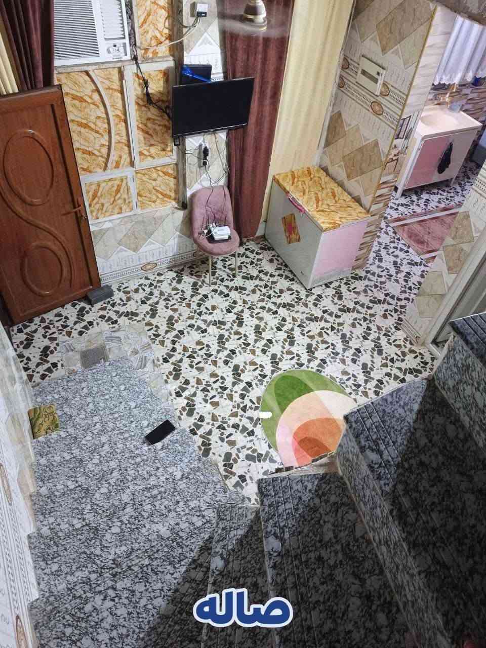 السلام عليكم
🏠بيت  للبيع طابق ونص 
......✴100مـــــــــتر (النزال8-----والجبهة12)
🔹منطقة الاصلاح -شارع الجزيرة
يحـــتوي البيت:
(استقبال ---ثنين غرف نوم ---ومطبخ بارد ومطبخ حار ---وصاله --وصحيات كاملة)
*الطابق الثاني* مامسكف وبي غرفه كامله سندويج.
💥الفرع تبليط +مجاري كاملة💥

 ☎️الرقم للاستفسار:*********** واتساب فقط🔹
♠السعر خاص♠
