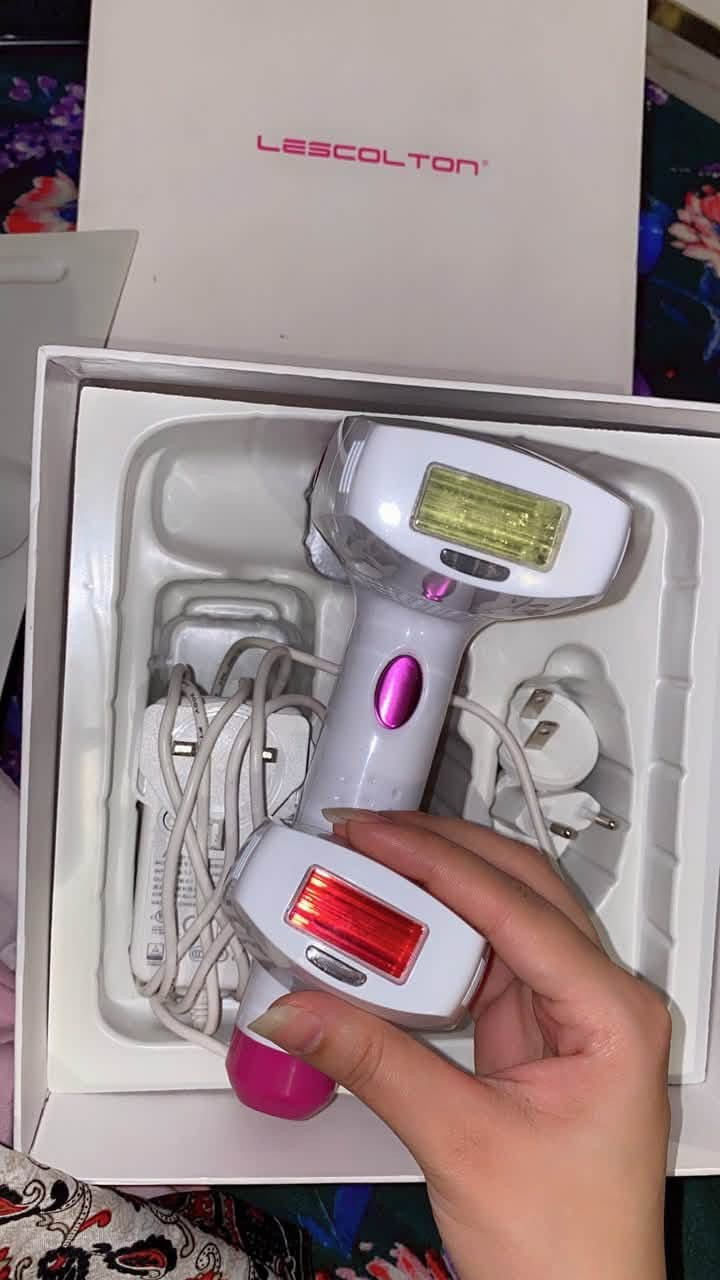 جهاز ليزر المنزلي lescolton
لأزالة الشعر بارد بدون الم
اللمبة الصفراء لازالة الشعر
اللمبة الحمراء لازالة التصبغات 
___________
عدد ضرباتة 30.000 بما يعادل استخدم لفترة خمس سنوات ويمكن استخدامه لشخصين الى حد الفول بدي (معناها نكدر نستخدمة جسم كامل لمدة خمس سنوات انتي وشخص ثاني)الى مرحلة الادامه…وعند انتهاء ضربات اللمبة يمكنك شراء لمبة ثانية سعرها 50 الف فقط…معناها (لمن تخلص ضرباتة راح نكدر نستفاد منه لاشخاص آخرين) 
عنواني الحلة الوردية 
***********

استعمال جداً بسيط 
مشترينا ب 500 
رايدينا بـ350 
وبي مجال
