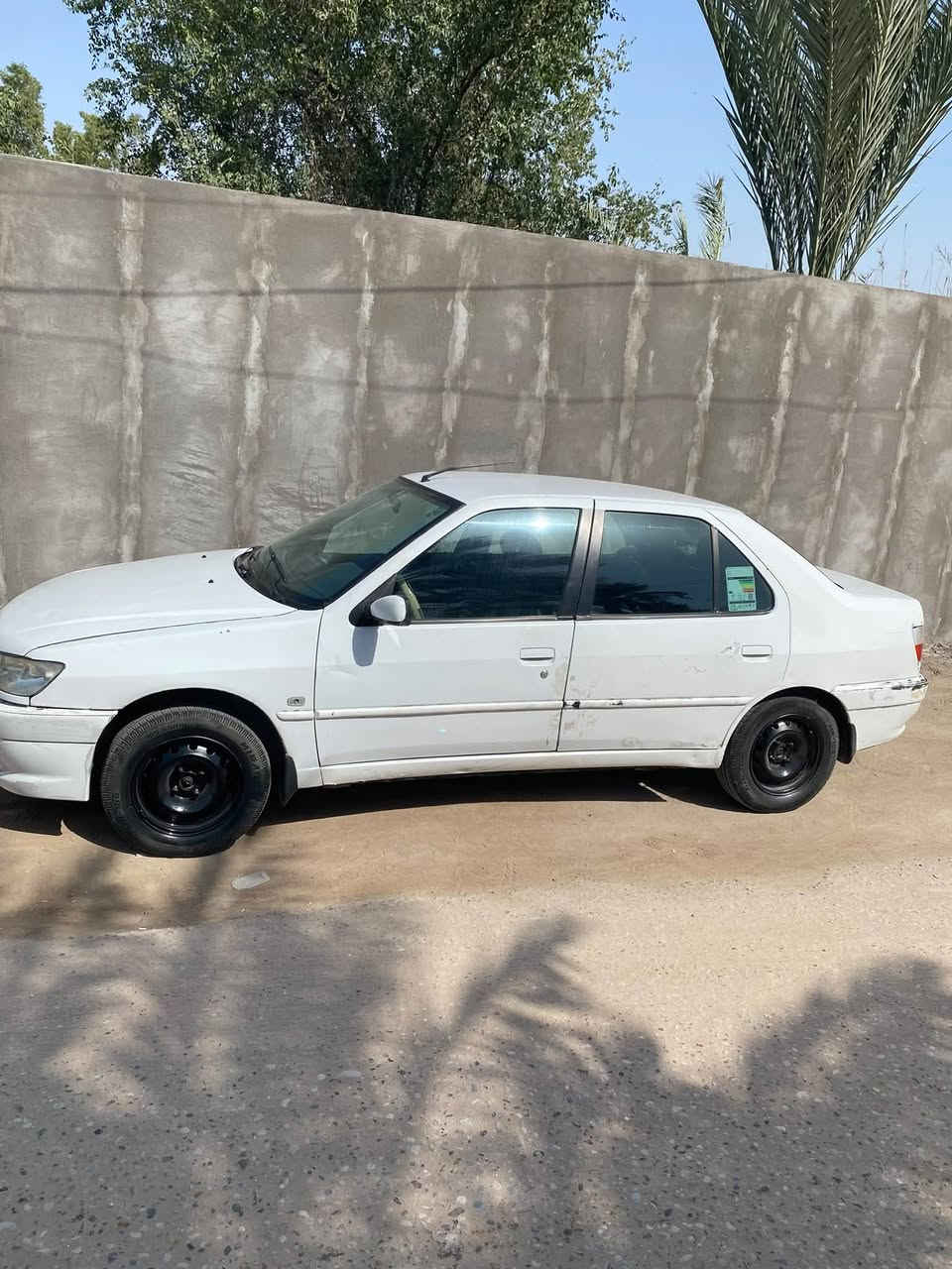 سلام عليكم بيجو فرنسي 306 مديل 2001 رقم بصره بسمى شرط التحويل سياره جاهزه من تبريد تخم تاير مع الاسبير جديد كارتون حداده جديده فقط درايم شفت واحد بيه صوت وصالنصه خلفيه تعبانه باقي جاهزه منضومه تبريد كامله جديده ثلاجة السعر 45 بيها مجال بسيط 
البصرة جمهوريه
***********
