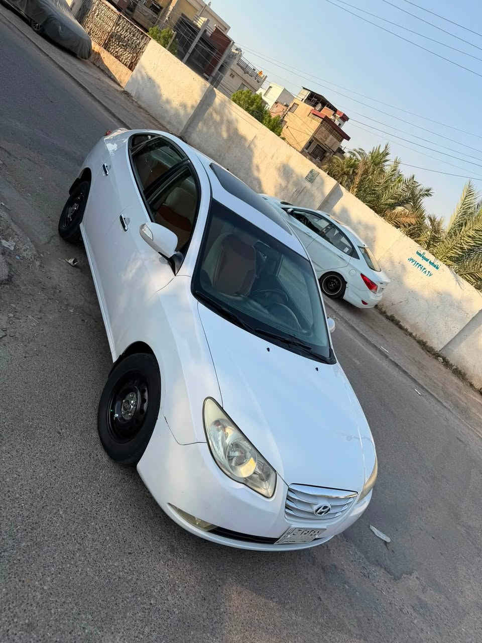السلام عليكم 
النترا ٢٠١١ مقدس مكينه ٢٠٠٠ والسياره مواصفات فتحه واشاير بل مري وخليجي وبل عراف جاملغ وبنيد الايمن وبنيد مبدل نفس اللون والجاملغ مصبوغ 
وشرط التحويل والسعر ٩٨ 
العنوان بغداد والشراي يتصل 
وماشيه ٢٠٠ وشويه 
الرقم ***********
