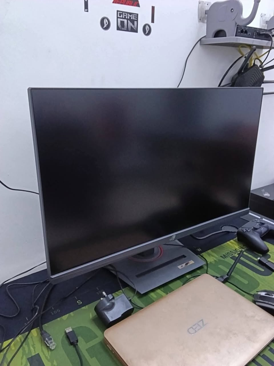 شاشة ألعاب للبيع ROG Strix XG27UCS السعر 500 الف
التواصل واتس 

***********

ملاحظة: الشاشة تدعم GSync و freeSync

4k hdr 160hz

المواصفات بالتفصيل 👇👇

ROG Strix XG27UCS USB Type-C Gaming Monitor – 27-inch 4K UHD (3840x2160), 160Hz (Above 144Hz), 1ms (GTG), Fast IPS, Extreme Low Motion Blur Sync, USB Type-C, G-Sync compatible(under processing), DisplayWidget Center, tripod socket, HDR
