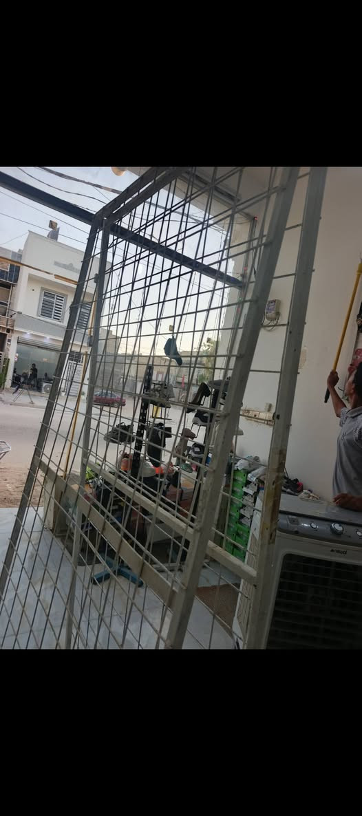 السلام عليكم شبچات محل احذيه المعلكات العدد 4  سعر الوحده 25 اسعمال قليل كلش و العارضه الحبيرة ارتفاع مترين تصير خارج المحل وباقي التفاصل خاص او واتساب ***********
