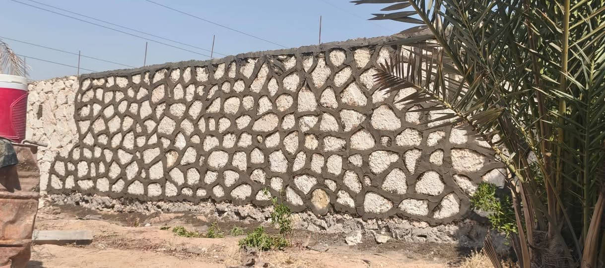 السلام عليكم 
الخلفه ابو جود التميمي 
خلفه بناء حجر تكحيل بيوت رصف سياجات لكافه بناء العمل الحجر درجة اولى سرعه ونضافه الاسعار المناسبه #حالين_فارغ اتصل خدامكم 
*********** #اتصال 
*********** #واتساب_فقط

