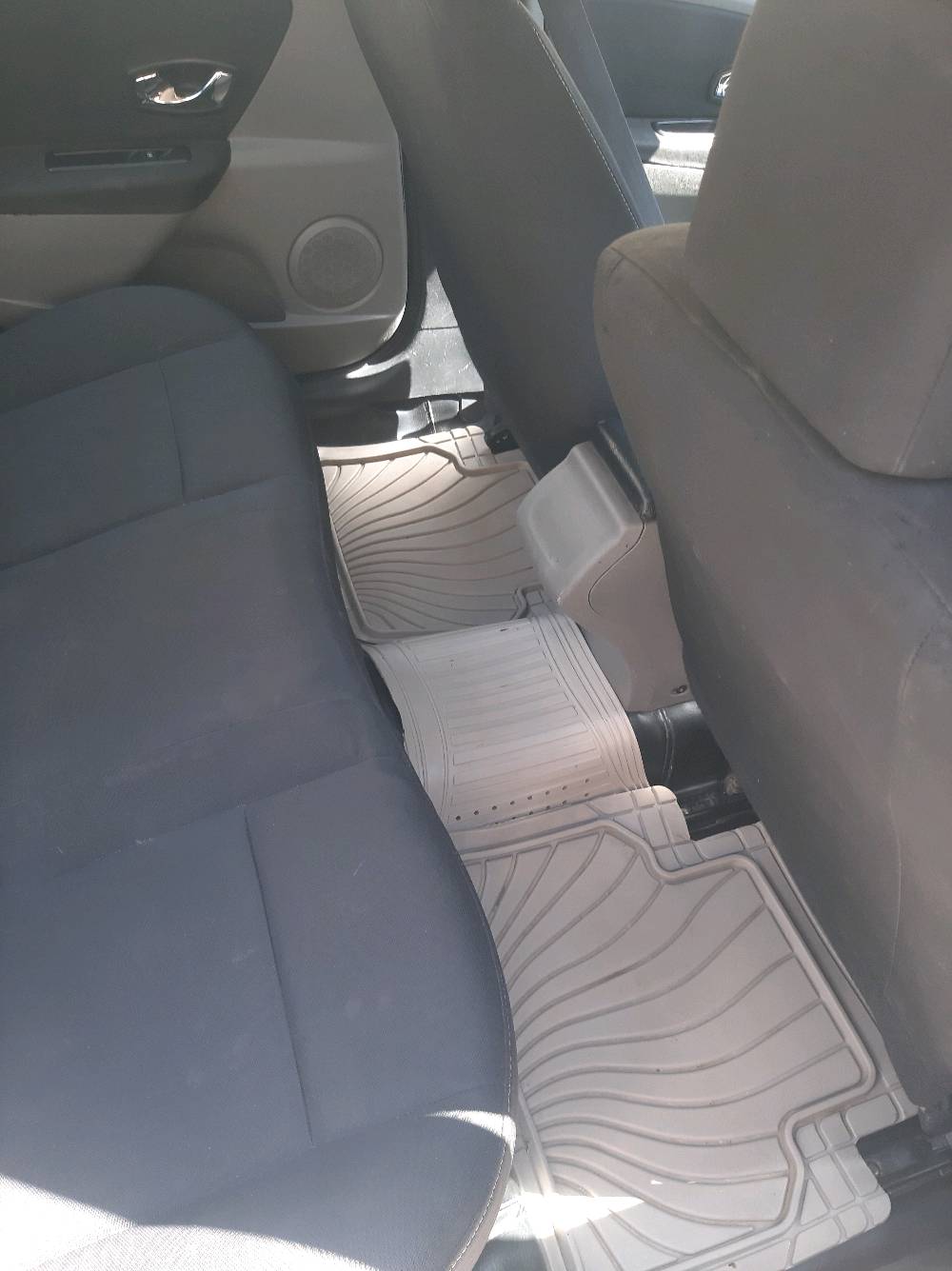 السلام عليكم
رينو فلاونس للبيع
موديل 2013 
محرك 1600cc
تبريد خير من الله
 رقم ديالئ الانكليزي 
سنويه لل 29
الاستفسار الاتصال علئ الرقم ***********