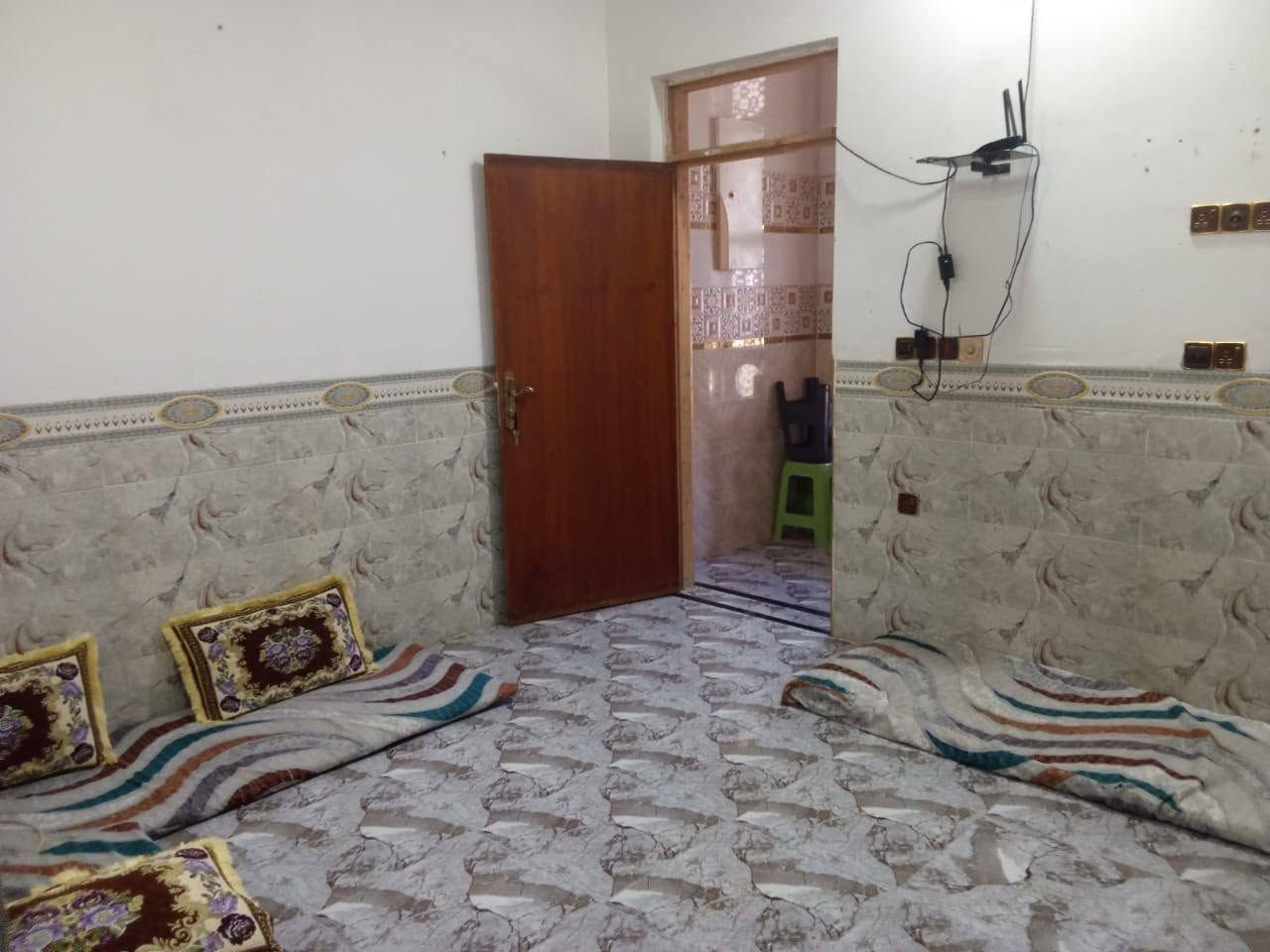 بسم الله الرحمن الرحيم 
بيت للبيع 
المساحه 600 متر زراعي متكون من استقبال 9 ×5 وهول وغرف عدد ثنين ومطبخ ومجمع صحيات داخليه وخارجيه 
حديقه اماميه وخارجيه بناء سنة 22

العنوان شارع 40 الفرع مال شركة باب الخشب يبعد عن الشارع العام 500 متر 

بالعافيه على الياخذ مكان حلو وجيران اكثر من الاهل

هاتف   *********** ابو ايمن 

           *********** 

اني مكلف بالنشر ارقام موجوده اتصلوا علي تحياتي ☝️👆
