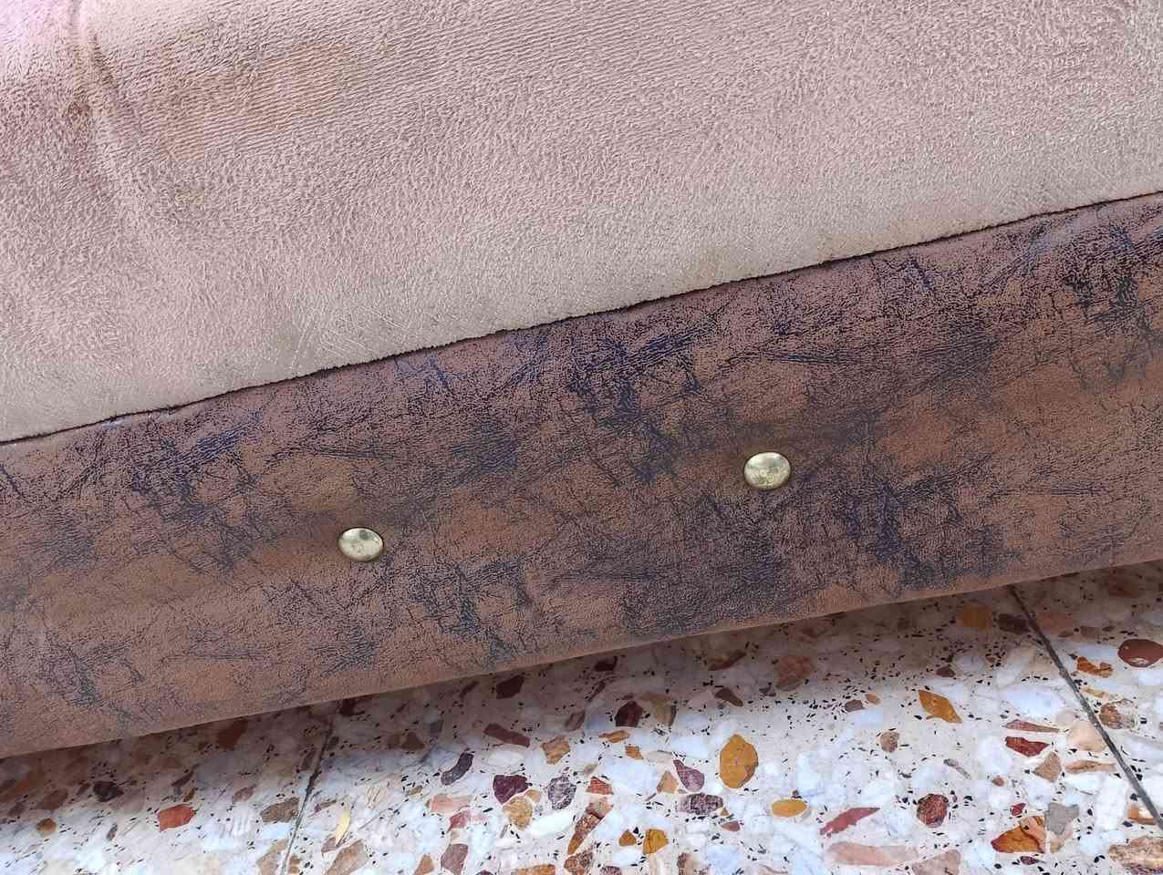 عشره مقعد كلش ثكيل لون بيجي بدون ضرر السعر 190..***********
