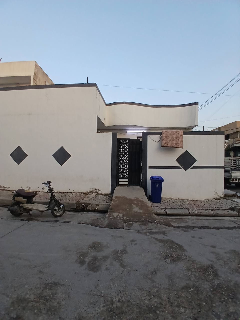 واحد حزيران • مربع وركن • غرفتين