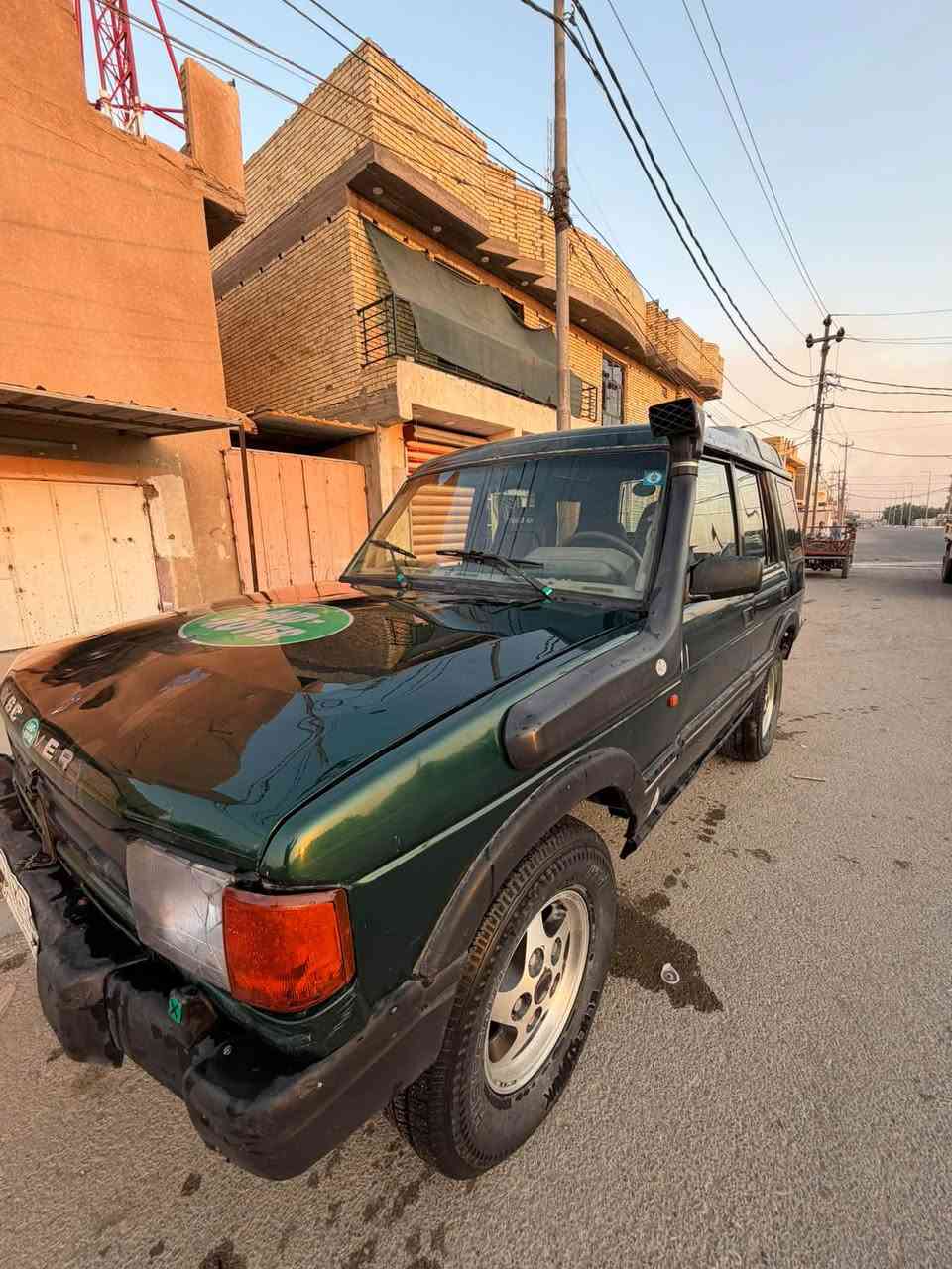 ديسكفري للبيع موديل ١٩٩٣ محرك ٤٢٠٠ كير أوتوماتيك السنوية لل٢٩ السنوية باسمي  محرك كير أكسل جديد  تخم تاير   السعر ٣٥$ وبيه مجال قليل  العنوان واسط العزيزية الرقم ***********

