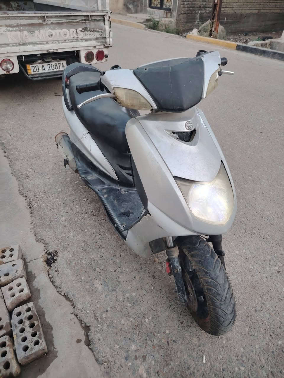 سلام عليكم
سكنس نثية 140 
كابريتر 
سعر 200 قفل قفل كوم حديد
 ادراجة شغالة من اول هندر
 وكهربائياتهة كلهة شغالة ضفيرة بلادية 
مكان بغداد اشعب سريدات 
تواصل : ***********
