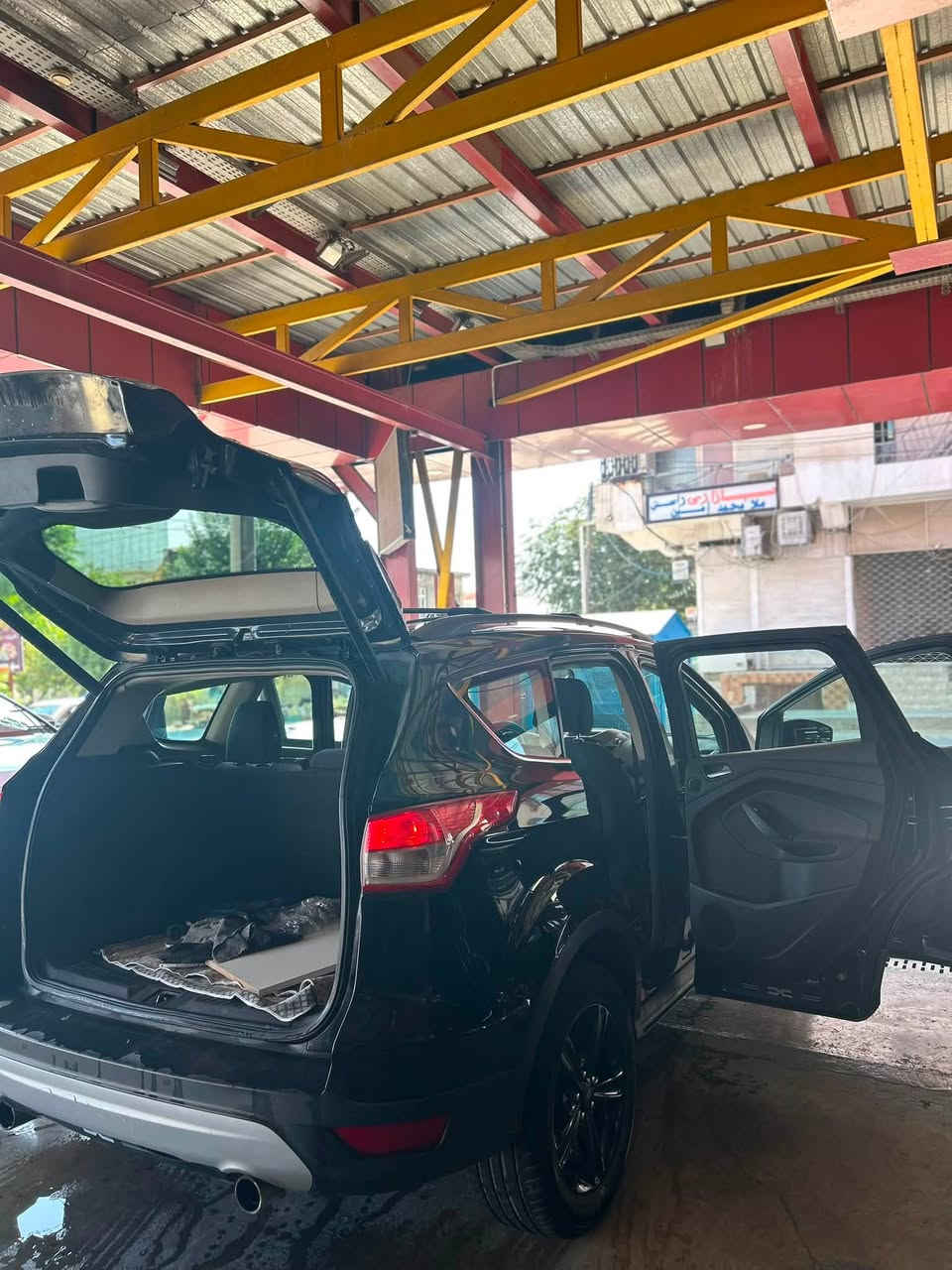 فۆرد ئیسکەیپ ٢٠١٣ بۆ فرۆشتن 
مەکینە ١٦ تۆربۆ 
بێ بۆیاخ 
مواسەفات se ecoboost
سنوقی جەگ 
رادار 
شاشەو کامێرە 
گێڕ ئۆتۆماتیک
تایەو ویلی پاک 
تەبرید مەرکەزی
 رەقەم سلێمانی 
***********
