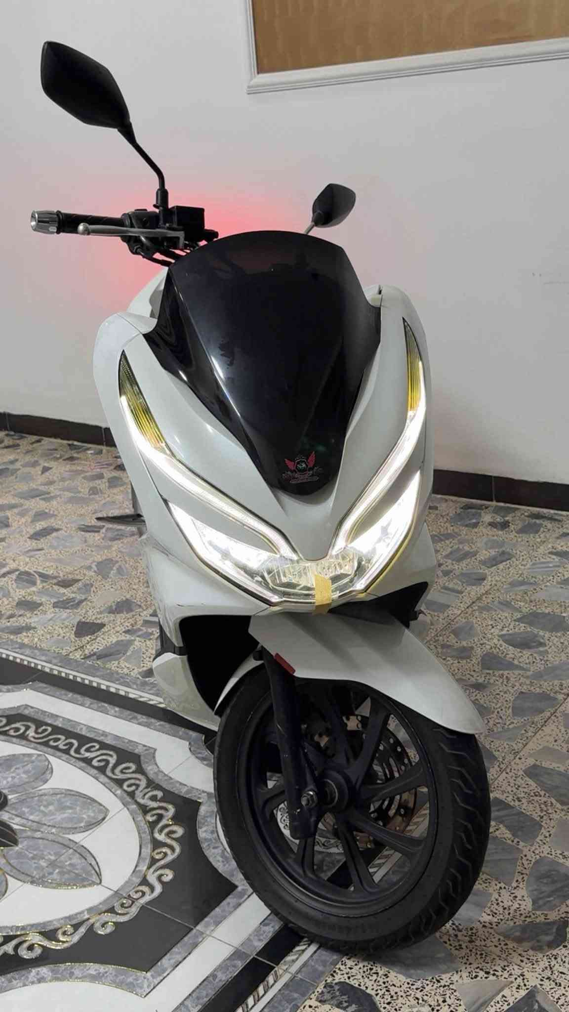السلام عليكم Pcxالجيل الثالث
الدراجه نضافه فول تجي وتشوف بعينك الدراجه وارد كوري

***********حي اور /حي الكوفه
