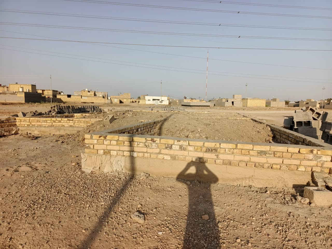 بتلو البيع وياه 1000بلوكه ع طريق دوايه حي الرسول نزله مال طاقه الكهرباء رايده ب15 مكلف. بنشر ‏‪***********‬‏ رقم راعيه
