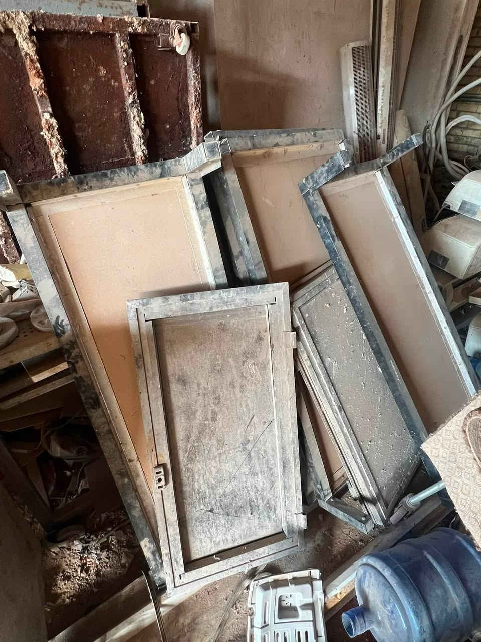 للبيع وايرات وألمنيوم ميوزه شباك والبقيه موضحه مكان كربلاء  الاتصال فقط ***********
