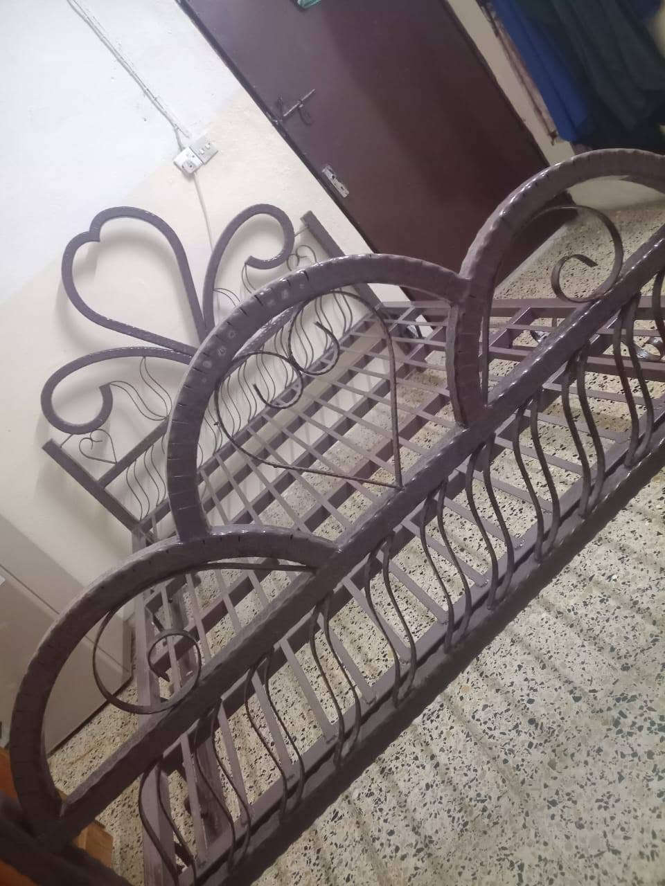 تخت حديد • اخو الجديد • فيه مجال