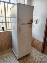 ثلاجة • نضيف • ويه قاعدة