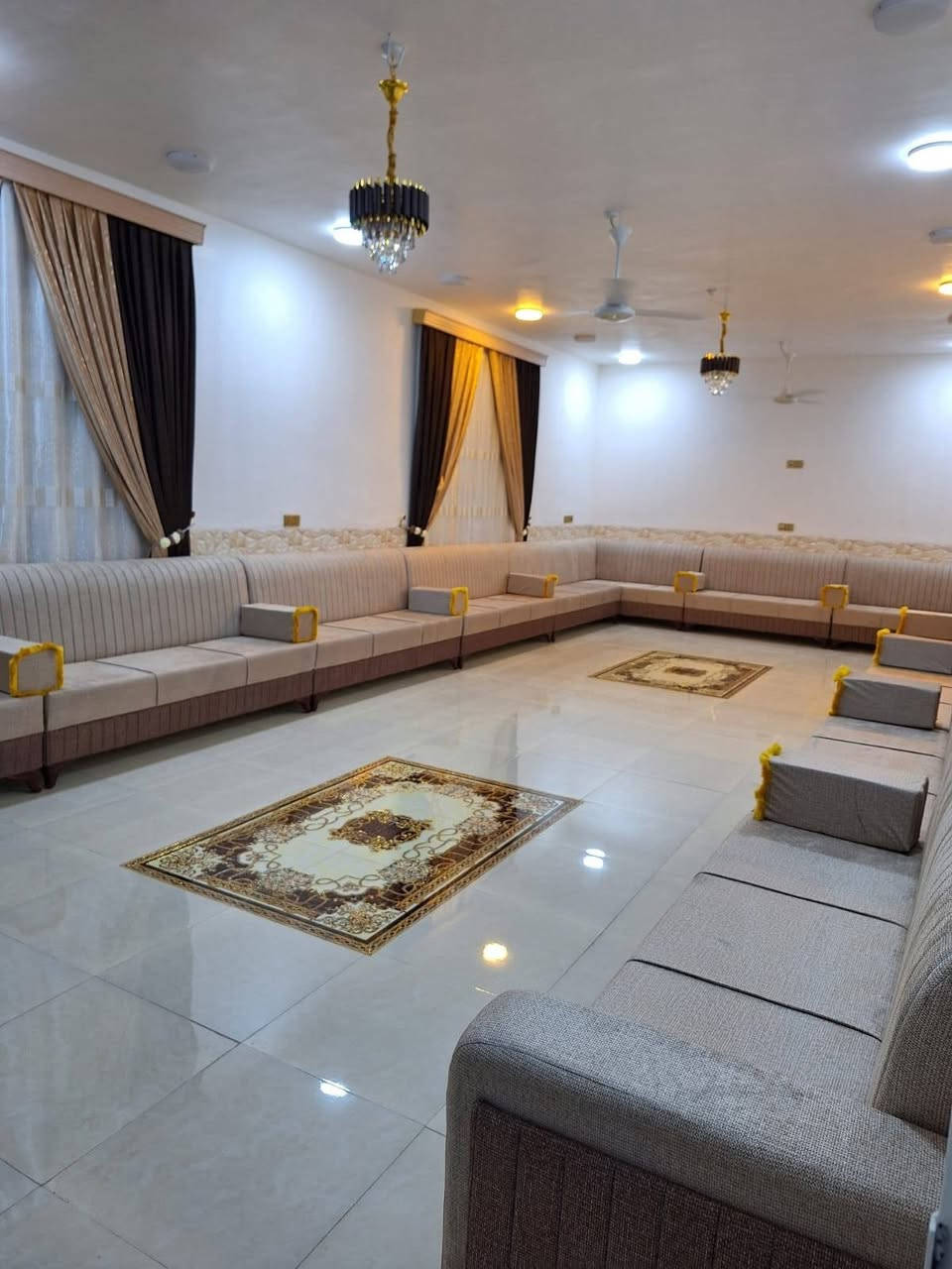 السلام عليكم للبيع دارمساحه الكليه ١٤٠٠ متر مساحة البناء ٢٠٠متر اضافه إلى استقبال خارجي ١٢متر طابوزراعي سند٢٥ تحويل مباشر العنوان بابل حله النيل مباشر على طريق النيل القديم  استفسار اتصال ***********
