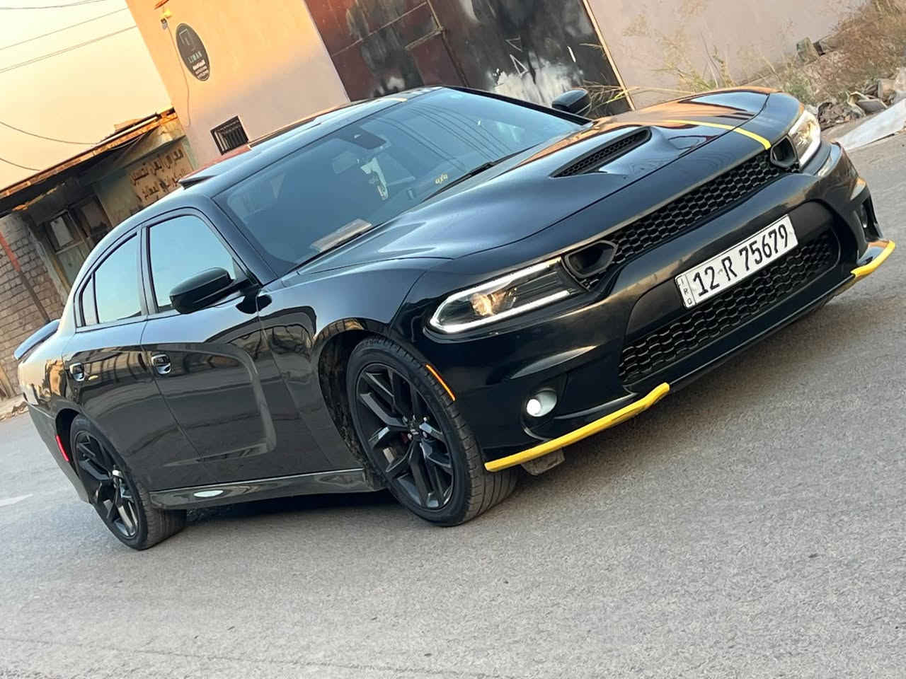 جارجر موديل 2023 Rtماكس
امريكي بيها جاملغ وبوند صبغ وشاصي اليسار 
وقبغ صندوق مبدل نفس اللون 
موصفات 
فول فتحه سقف 
ويل كروم 
تشغيل عن بعد 
وبيها جثير موصفات معروفه 
ماشية ٣٨ ميل
السياره راجعه شركه شرط مصروف عليها حيل 
طخم داير جديد 
رقم نينوى موقعها نينوى
سعرها ١٨١
الشراي يتصل
***********
