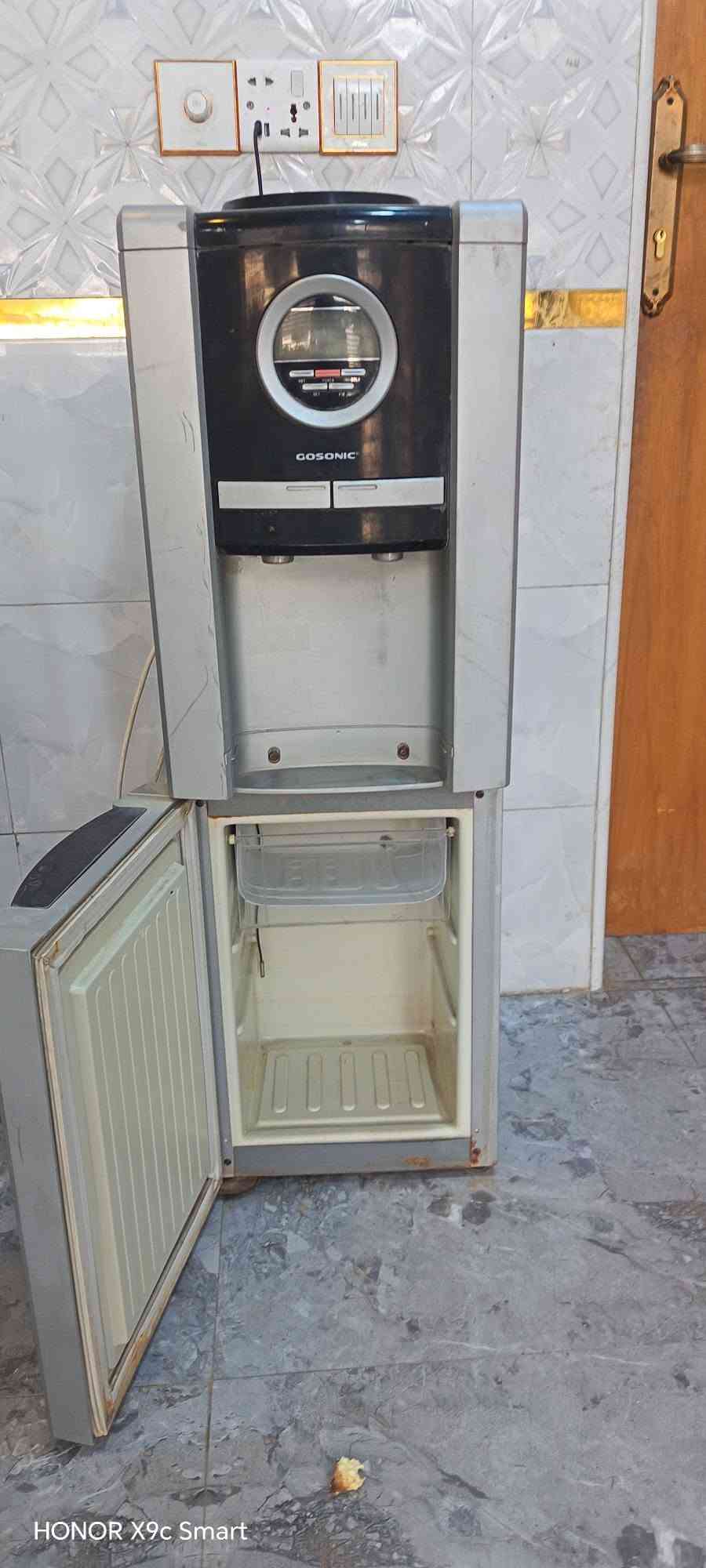 برادات ماء للبيع ماء حار بارد شرط مداخلات تصليح سعر الاول ب ٧٠  الف والثاني ٦٥  للتواصل *********** المكان الناصريه الاسكان

نص مكتوب في الصور:
- HONOR X9c Smart