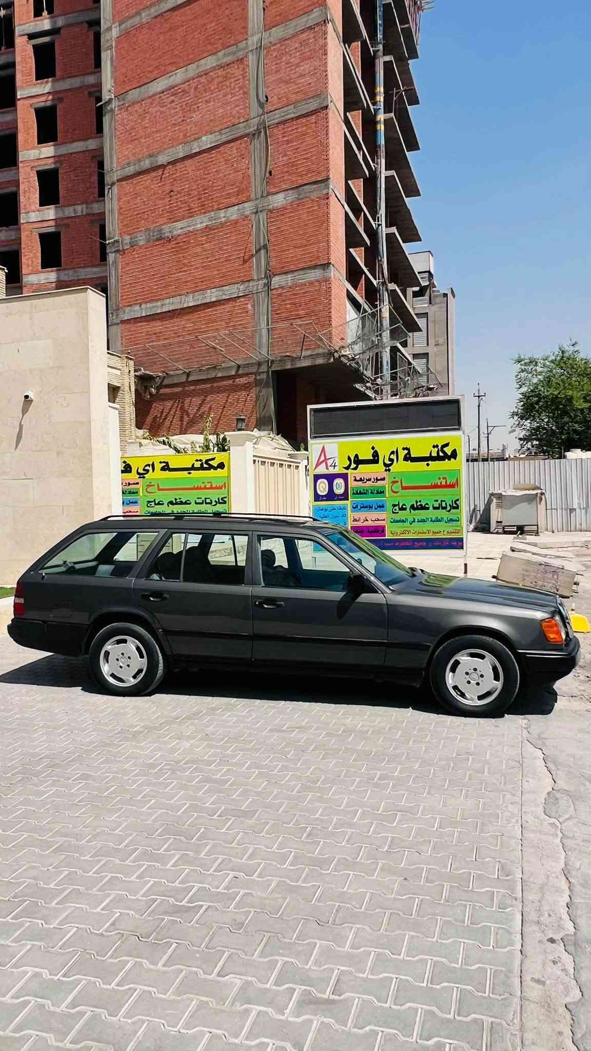 السلام عليكم ورحمة الله وبركاته
سيارة مرسيدس دب ستيشن موديل 88 نظيفة جداً محرك بنزين حجمه 300 قبغ أسود بلادي گير اوتوماتيك تبريد تدفئة ماشية 209 ألف كيلو متر سيارة بلادية مصبوغة عام غرفة بلادي نظيفة جداً الجام الامامي كهرباء و الخلفي چوبي السيارة كانت مخزونة مدة طويلة قواعد دبلات بلادية شواصي بلادي سيارة نصبتها كلش حلوة عظمتها حلوة الدشبول كله شغال اطارات جيدة اللون فيلي فتحة سقف تعمل صدر امامي خلفي جيد جداً السعر 75 ورقة وبيها مجال المكان قرب تقاطع درويش حي الإعلام للاستفسار الاتصال على الرقم *********** او الرقم  *********** يوجد واتساب بالرقمين 
سنوية الى 2030 .
