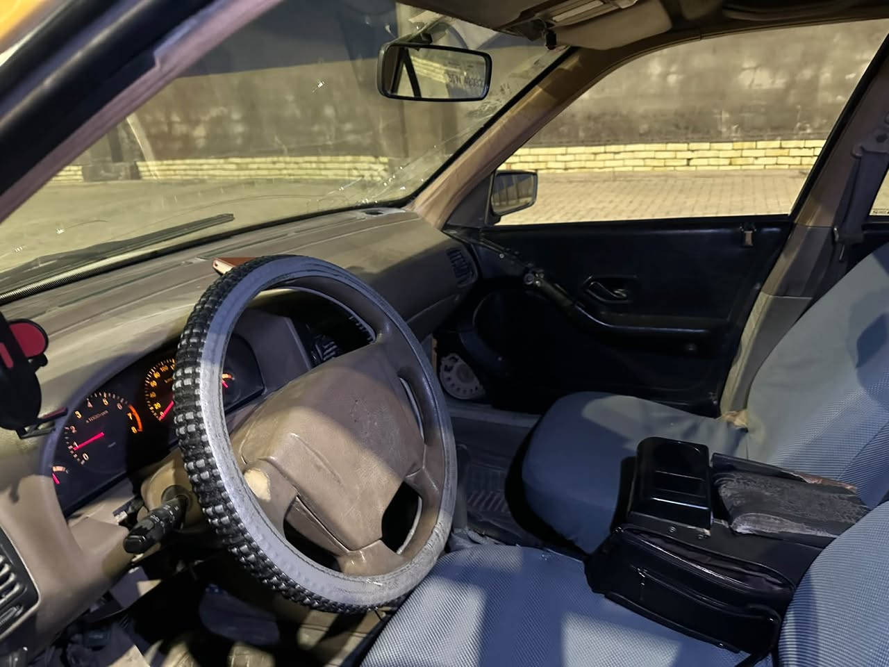 بيجو ٤٠٥ للبيع
محورة كير و مكينة كورلا بيكاتشو خير من الله 

كهربائيات تخم تاير حدادية امامي خلفي و عالي زنون و بلاجكتور زنون فيم بم جديد بلكات جديدة دشبول نظيف غرفة زينة الكشر شوف العين .

السعر ٢٠ و بي مجال 

البصرة - ***********
