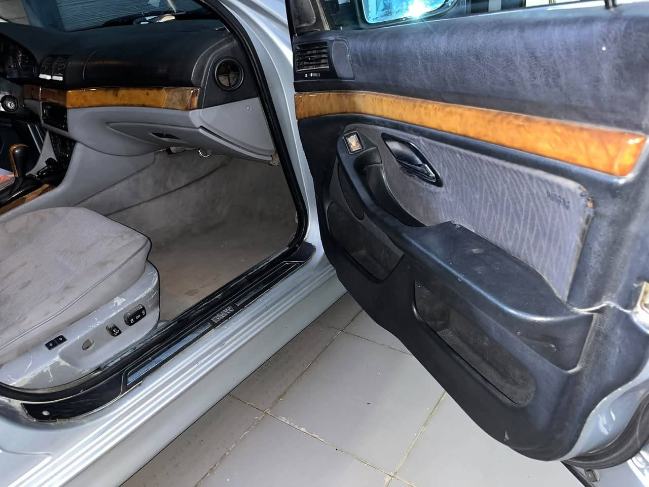 528
رقم بغداد
موديل 97
تك فانوص
حداديه امامي جديد 
خلفي نص عمر 
تخم تاير جديد 
باتري جديد 
تبريد شغال
صربته چامرلوغ امامي يمنه
صبغ 3 قطع ابيعلك احزام
السعر 64
***********
