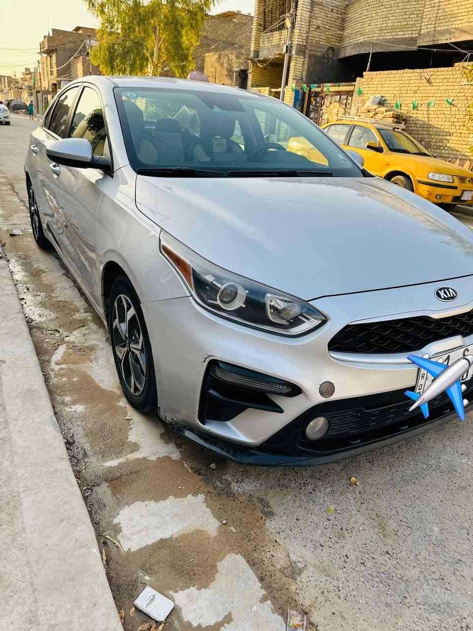 🚘للبيع او للمراوس بأحدث 
كيا فورتي موديل 2021
رقم بغداد نكليزي باسمي 
مكينة 2000 دوش،  كير CVT وارد أمريكي، نص فول، السيارة استخدام شخصي.
بيها حادث سابق قبق جنطة، وضربة بالعراق، وبيها قطعة وحدة صبغ.
🔄 المراوس على سيارة أحدث
فورتي أو النترا، والموديل الأحدث يكون أفضل.
💰 الفرق نتفق عليه حسب السيارة وحالتها.
الجاد بالمراوس يدزلي تفاصيل سيارته وصورها
***********
