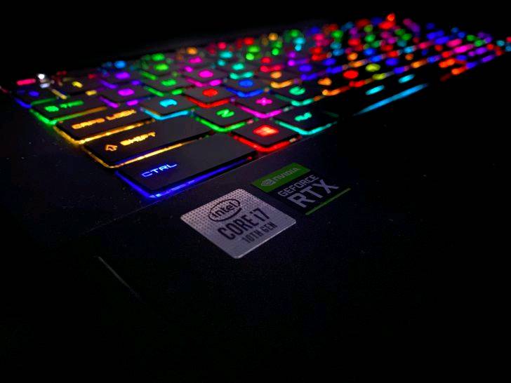 لابتوب العاب جيمنك: MSI Stealth GS66  
​المعالج (CPU): Intel Core i7-10750H (الجيل  العاشر، بقوة وكفاءة عالية جداً للألعاب والتطبيقات الثقيلة).
​الذاكرة العشوائية (RAM): 16 جيجابايت.  
​التخزين (Storage): قرص تخزين سريع جداً من نوع NVMe SSD.  حجم 500
​الشاشة (Display): شاشة فائقة السرعة بمعدل تحديث 240Hz Ultra Fast، تمنحك سلاسة فائقة في الحركة والألعاب.  
​كرت الشاشة (GPU): NVIDIA GeForce RTX (2070 8g super max q)
​نظام التبريد: نظام تبريد متطور وفعال Cooler Boost Trinity+ للحفاظ على حرارة مستقرة أثناء الضغط العالي.  
​البطارية: بطارية ضخمة بسعة 99.9 واط/ساعة
شنو الحالة العامة للجهاز هسه؟ بيه أي خدوش، ضربات، أو مشاكل مخفية غير اللي مبينة بالصور؟: 
نظافة فول
الموقع بغداد الدورة  ولايوجد لدي توصيل 