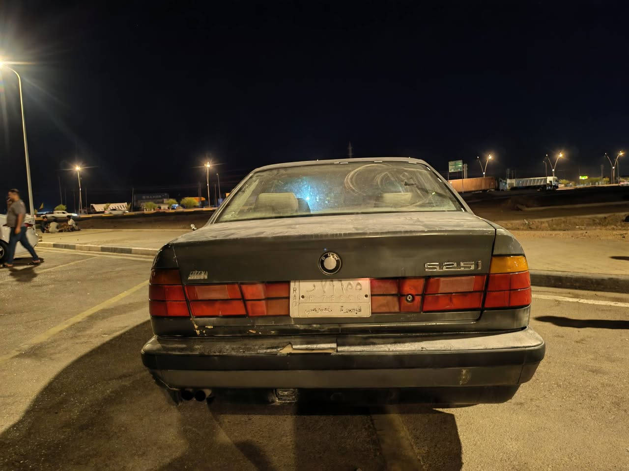 BMW 
موديل 1992 محرك بلاد رقم بصرة راعي موجود المكان البصرة الزبير سعر 35$
***********
