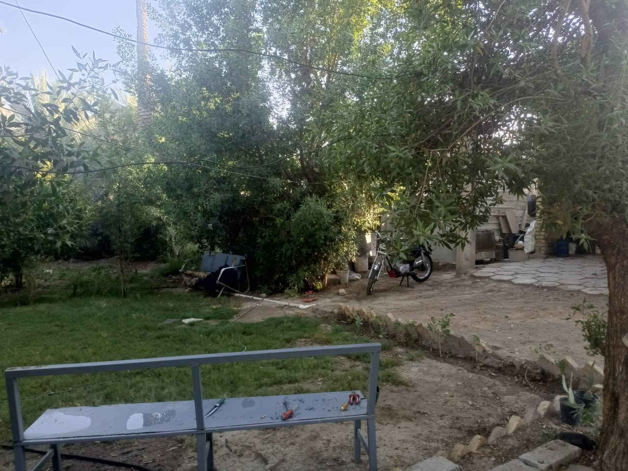 650 متر مع بيت طابو زراعي سند 25
وجه 20 متر 
البناء البيت طابوك 
مساحه البيت 150 متر 
موقع طوريج منطقه الرشيده قرب سيطره رشيده تبعد عن سيطره 400 متر
***********
***********
