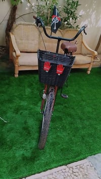 موجود بايسكل حجم ٢٩ بناتي مرتب يتحمل اوزان ثقيله بس يحتاجله تصفير  ويل...