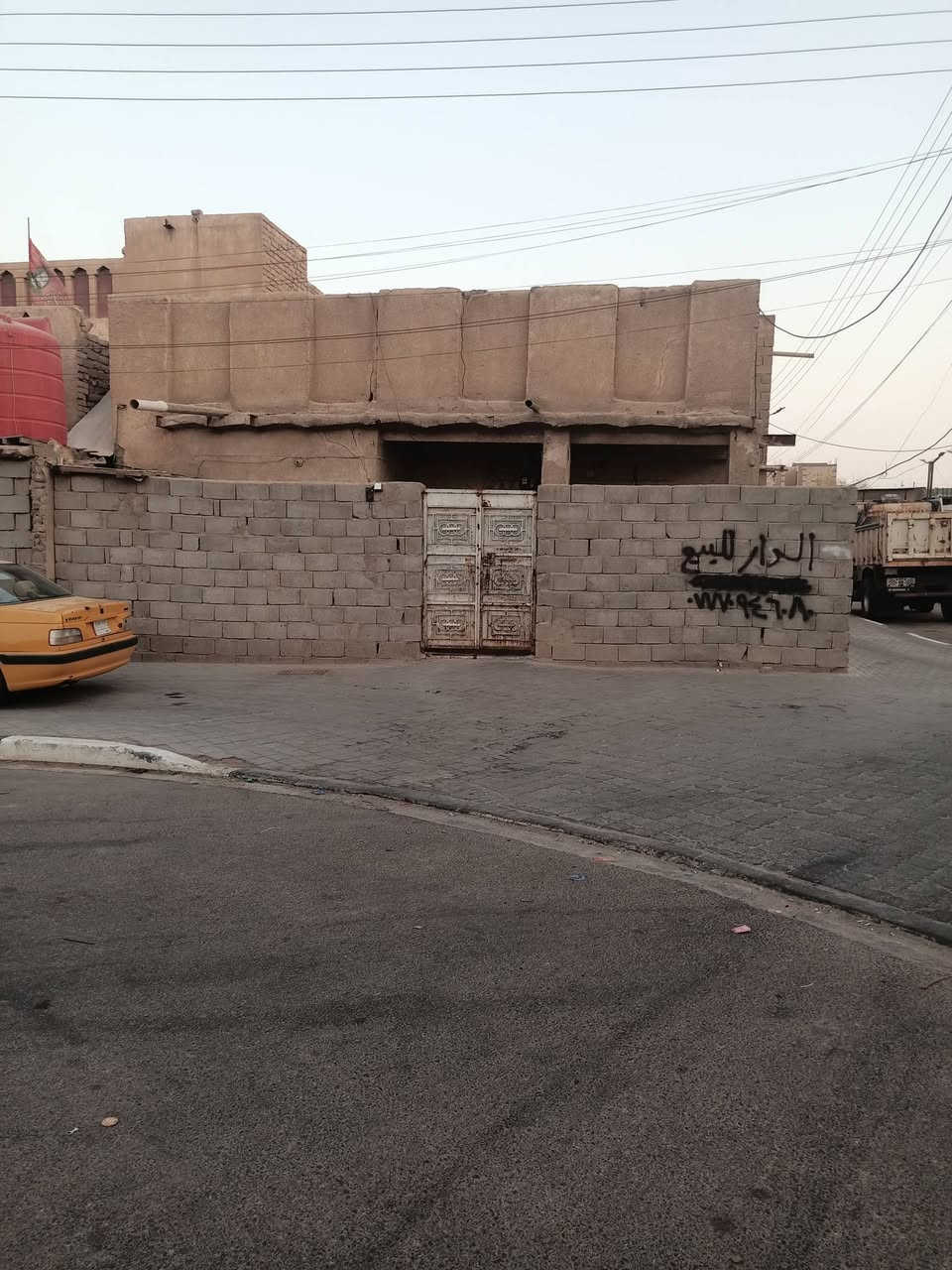 بيت للبيع في الزبير حي العسكري مساحته 177 البيت ركن مكانه خلف النادي الرياضي واجه 10 نزاله 17ونص نوع العقار طابو صرف اتصل ***********
