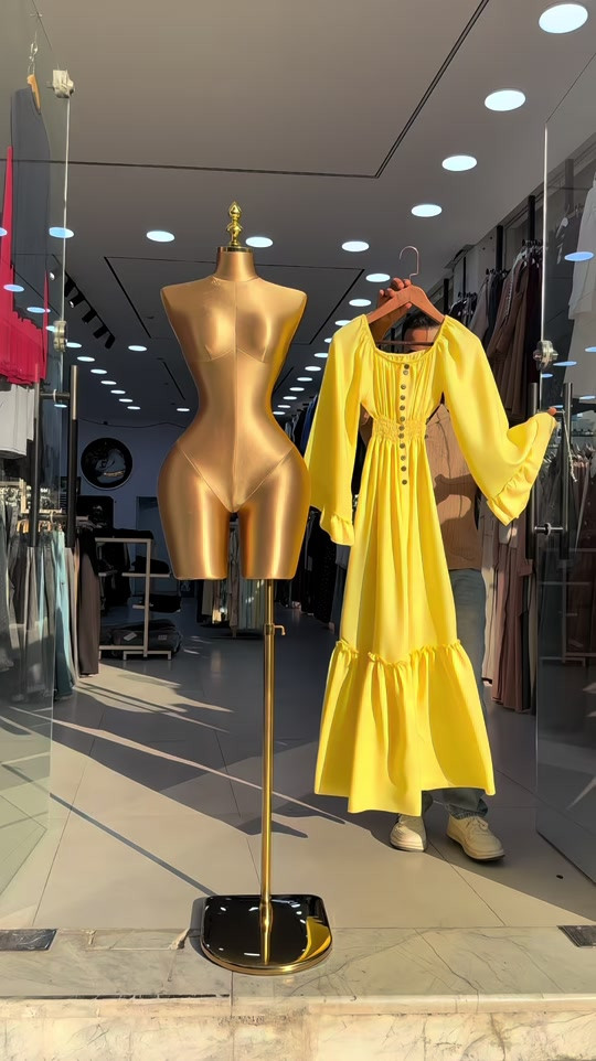✨ مجمع علي البيروتي ✨ كل قطعة تحمل ذوقًا مختلفًا. 🤍 🦌 فستان صيفي        💰 السعر:25 آلاف دينار. 📏 المقاسات: 38 - 40 - 42 - 44 - 46 - 48. 🚚 يتوفر توصيل إلى جميع محافظات العراق. 📞 للحجز والاستفسار: *********** *********** ✨ الأناقة تبدأ من التفاصيل.ء
