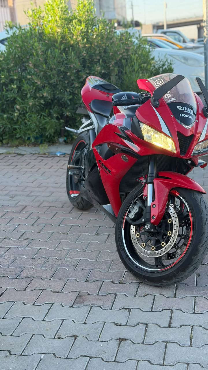 سلام عليكم اخوان بطح cbr rr2009 للبيع
دراجه طالع من معرض كلشي وكلاشي
نضافته كدام العين مايحتاج احجي
دراجه مزوده بي كويك شفتر سعره 5 ورقات
تايرات مشلن امامي وخلفي جديدات كلش
دراجه مرقمه باسمي تحويل ثاني يوم
اي استفسار 
***********
