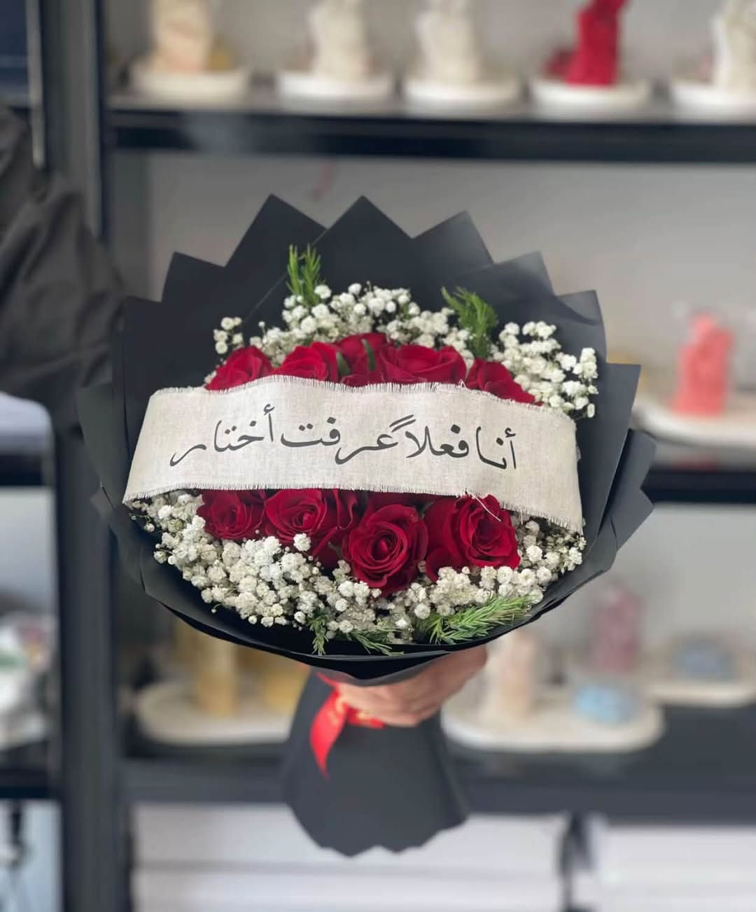 السلام عليكم  
بيج مختص بالورد يتوفر لدينا مسكات وبوكهيات ورد لجميع المناسبات 
_تخرج 
_خطوبه 
_زفاف
 وحسب طلب الزبون للطلب  مراسلتنا على 
instagram: Vanilla_roses90
واتساب على الرقم التالي 
***********

