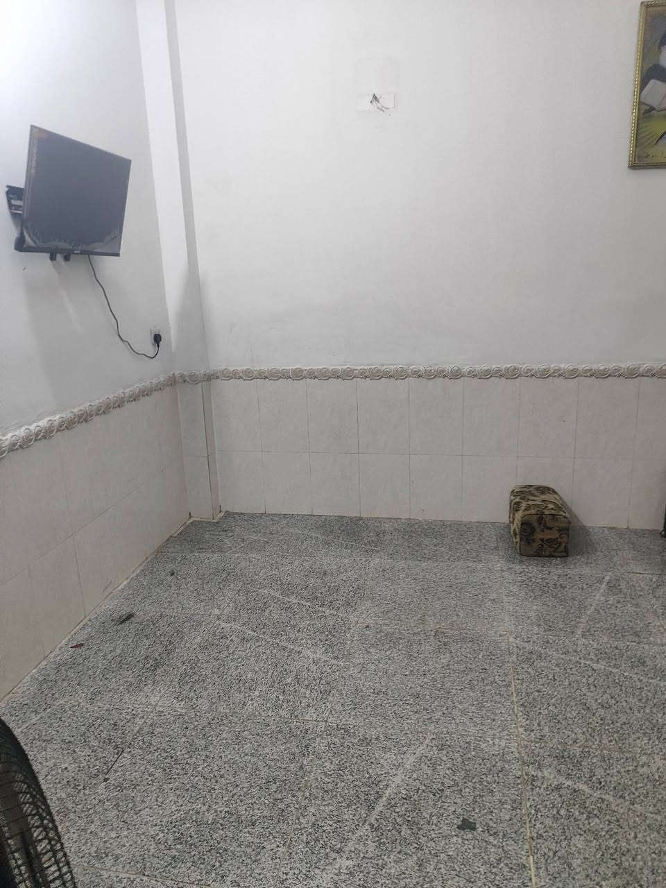 بيت الايجار المساحه ٦٠ ثلاث طوابق الطابق الاول صاله ومطبخ وصحيات 
الطابق الثاني غرفتين وصاله وصحيات 
الطابق الثالث غرفه ومخزن العنوان حي الحسين قرب كميل السعر ٤٠٠ مال شهرين مقدمه مراجعة مكتب الخزعلي للعقار 
***********

