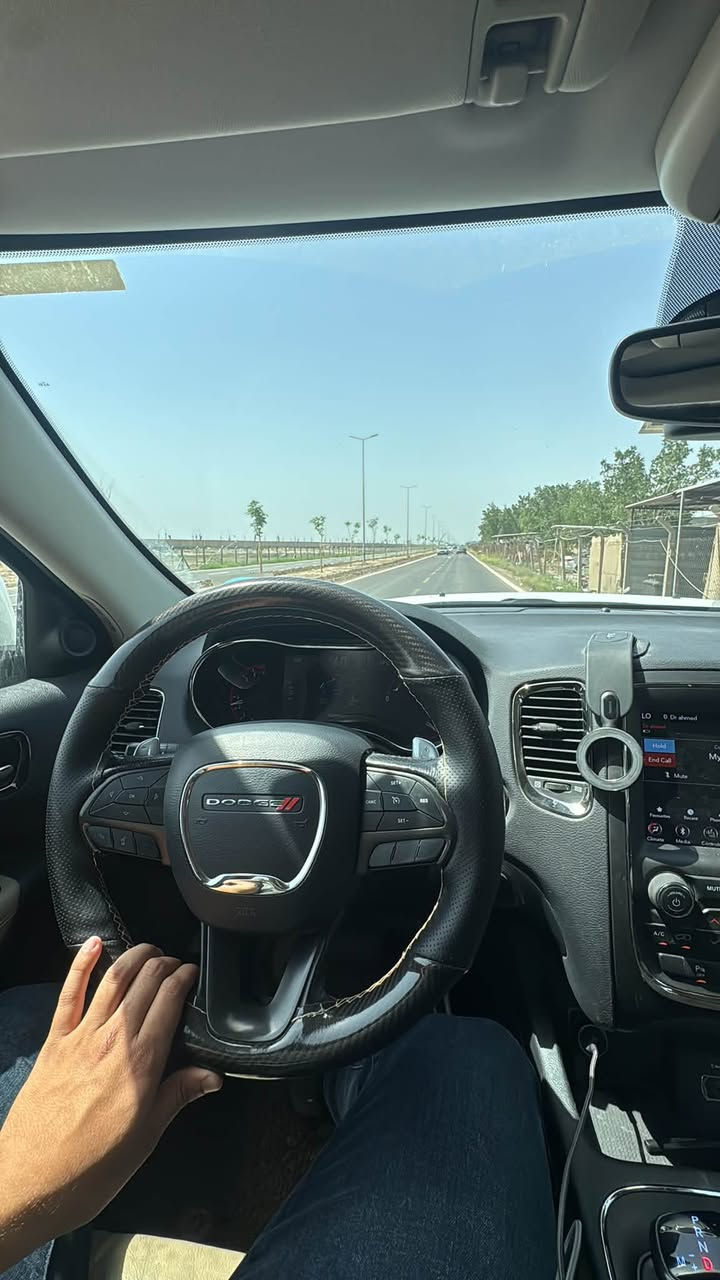 للبيع — دودج دورانجو GT 2020 خليجي
دودج دورانجو GT موديل 2020 خليجي، سيارة نظيفة ومواصفاتها حلوة، استخدام شخصي و رقمها مميز ماشيه ٩٠ الف .

المواصفات:

* محرك 6 سلندر 3.6 لتر
* فئة GT
* خليجي
* 7 ركاب
* شاشة وسطية
* كاميرا خلفية
* حساسات
* تشغيل بصمة
* دخول ذكي
* تحكم بالمقود
* مثبت سرعة
* تكييف أمامي وخلفي
* كراسي الامامي كهربائيه 
*تدفئه مقاعد اماميه و ستيرن
ملاحظة - 
السيارة صار بيها حادث يمي بيها باب خلفي صندوك و بدلته الباب اشتريت باب تفصيخ دورنكو نفس الموديل و نفس اللون وصبغ الجاملغ الخلفي، وباقي السيارة نظيفة.

مكاني بغداد - (اليرموك )الي يحب يعرف باقي التفاصيل يتواصل ويايه على واتساب على هذا الرقم ***********
