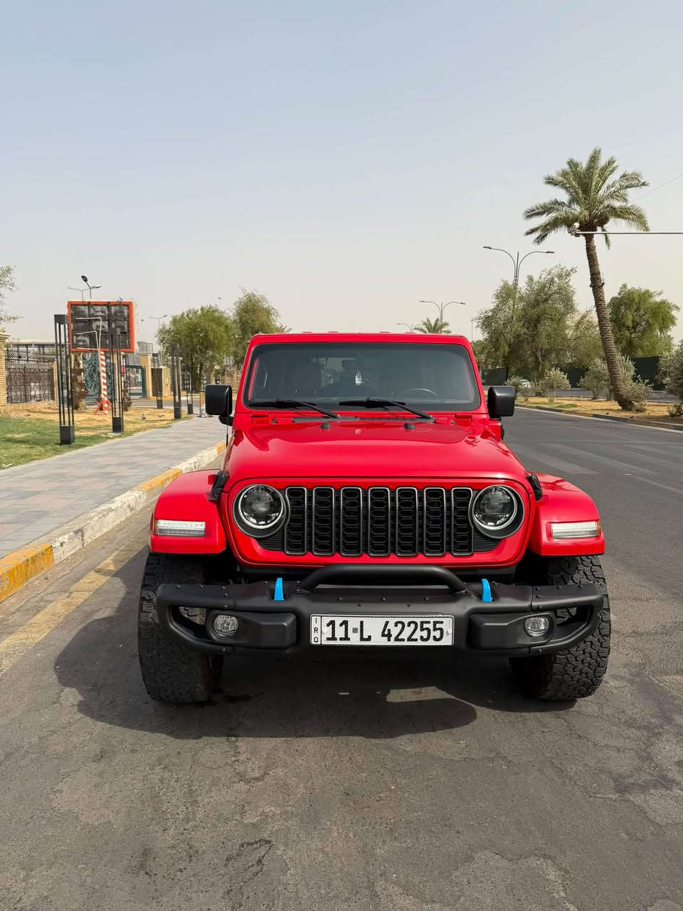 السلام عليكم
جيب رانكلر 4Xe 2023 صحارى 
حادث جاملغ خلفي جهه السايق بدون اي ايرباك 
جاملغ خلفي صبغ فقط
ماشية 26 الف ميل
رقم بغداد شبه مميز
سكف فايبر قابل للفتح
السيارة لون احمر 
داخل جلد عسلي
بصمة
فور ويل
شاشة جبيرة
تعتبر فول صحارى

الاضافات 
ويل وتاير BF GOODR امريكي اصلي عدد5
دبلات روبيكون 
دعامية امامية روبيكون 
دبل استيرن FOX
شباك شكل 24 والاصلي موجود
منضومة شحن تتناسب مع كهرباء العراق كاملة

سيارة جاهزة بدون اي نقص

السعر 280
***********
