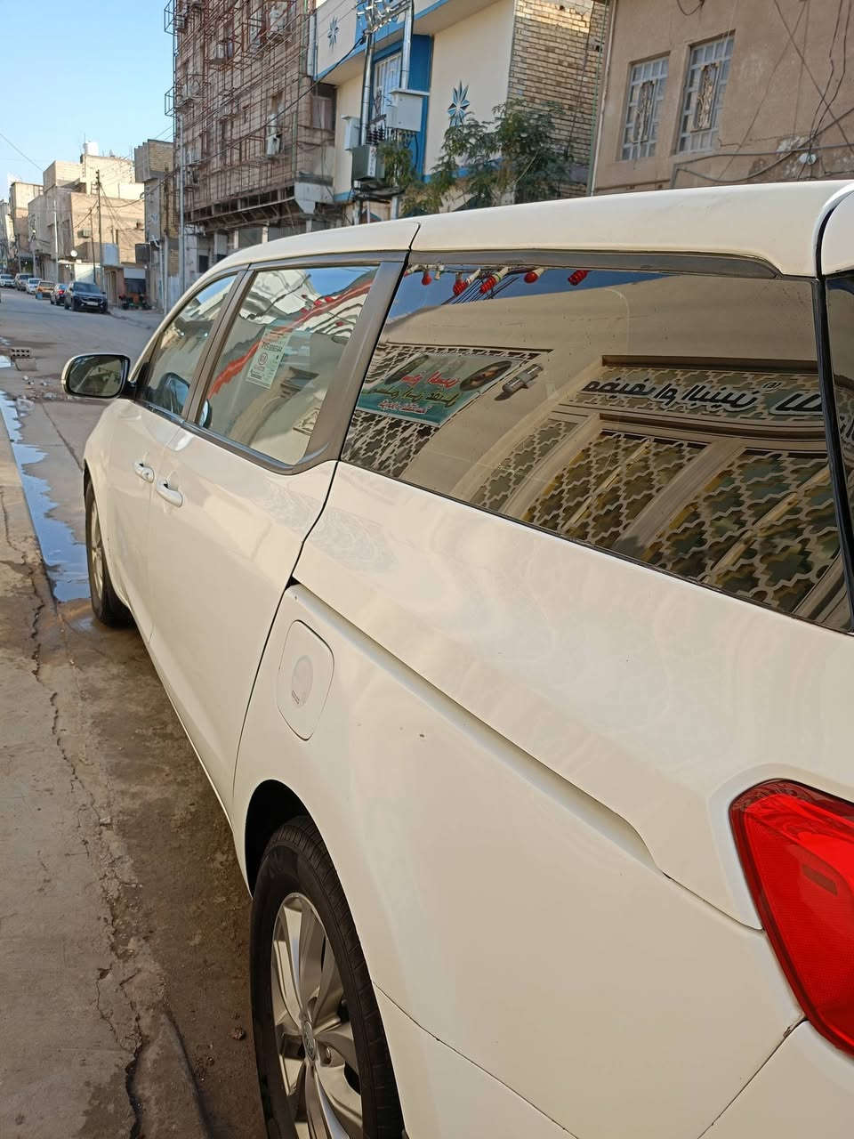 السلام عليكم 
كيا سيدونا موديل 19 امريكي ضرر جاملغ وبنيد سياره سويج باب كهربائي مكينه وكير ستوني شادهن حاويه وتخم تاير سياره جاهزة للاخير سعر 165 وبيها مجال التواصل عبر الواتساب  ***********
