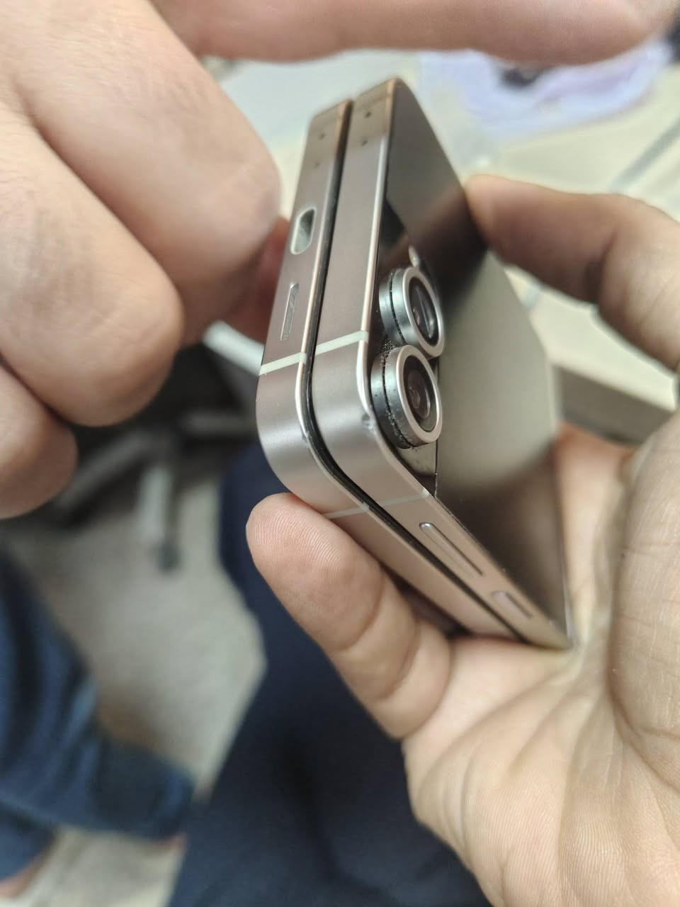 سلام عليكم شباب Galaxy Z Flip 6 للبيع الجهاز كلشي موضح بي وشرط الفحص السعر 525 الف وبي مجال *********** مكاني كربلاء
