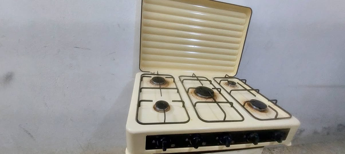 السلام عليكم طباخ ارضي ابو خمس عيون للبيع سعره 35
اخو جديد مستعمل اقل شهر 
مكاني نجف شارع المطار مقابيل باب الخروج 
***********
