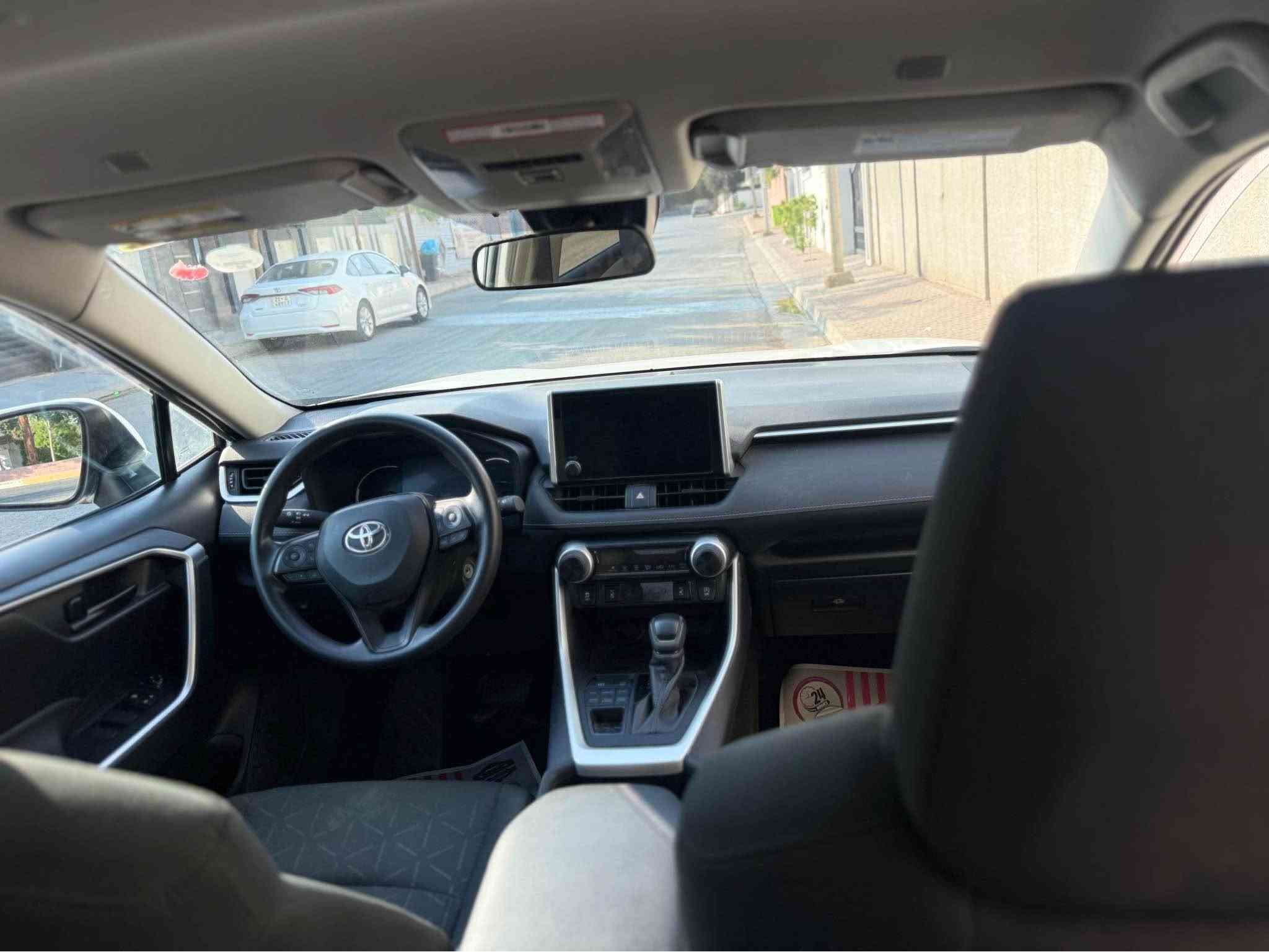 تويوتا راف فور 2024 le awd 
دبل اكسي سياره بجم كبس  بيها بابين صبوغ وشويه من دوسه تعديل  ماشي سياره ٤٢٠٠٠كيلمتر 
رادار سياره  كشنات تدفئه  كهرباي  كيج الكتروني  
***********
2T3B1RFV2RC394317 رقم شاصي كركوك, العراق
