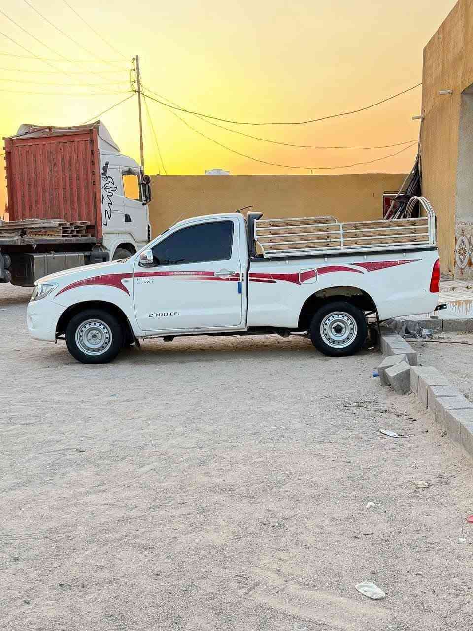 سلام عليكم سيارة جديده البيع كفاله عامه تبريد شغال  ثلاجه رقم واسط  مكينه جديده لا تبخير ولا تنقيص
سيارة خير من الله مال جناي 
***********
