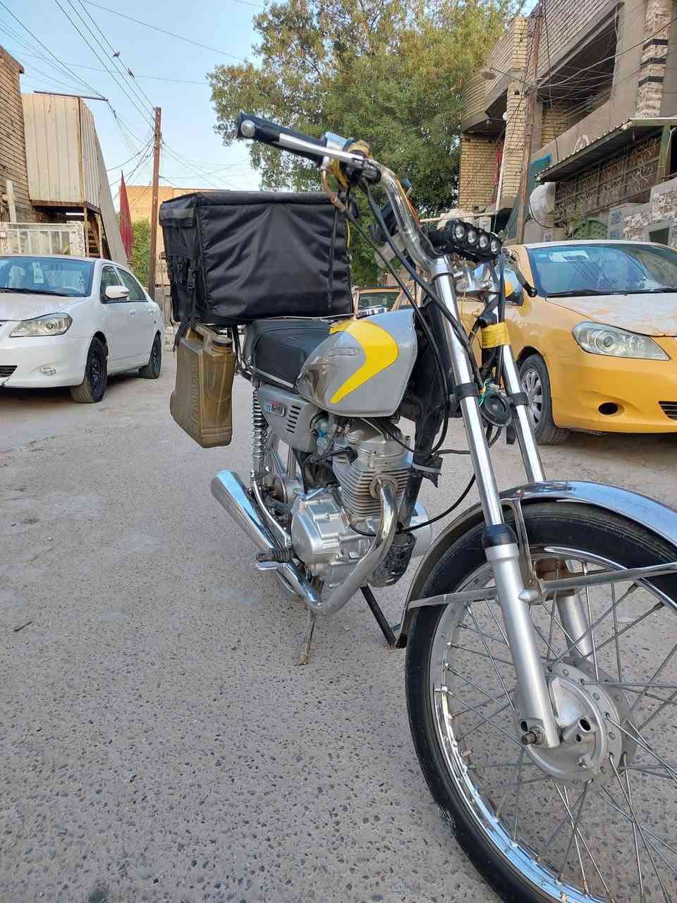 سلام عليكم (للبيع) دراجة نامة 4 كير محرك موديل 2025. ما ممدود عليه صبانة دراجة تعمير ما صارلها 4 اشهر من معمرها رايدها ب 550 وبيه مجال بسيط رقم التواصل *********** (بغداد)
