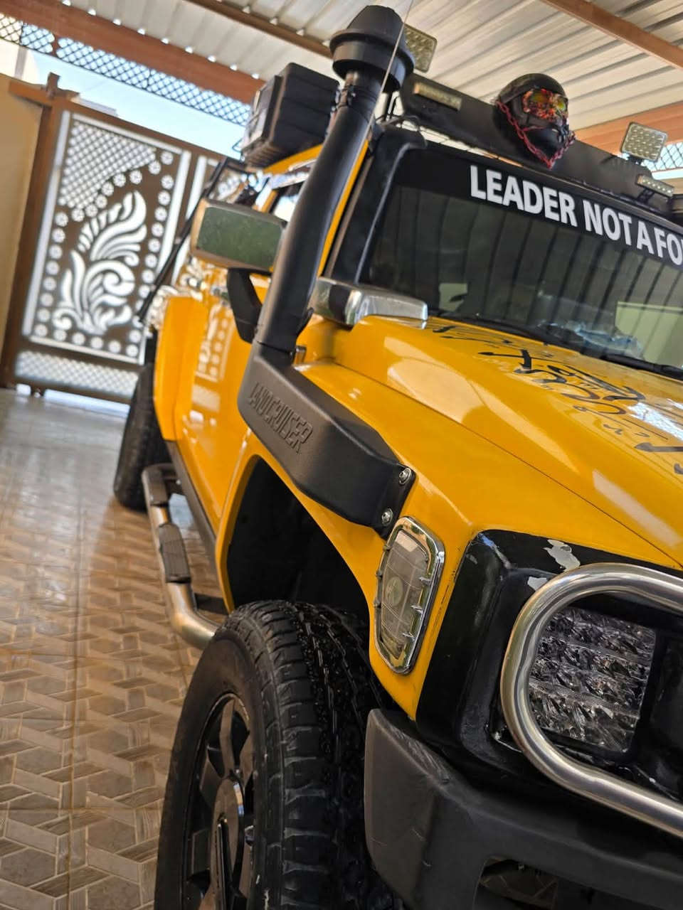 السلام عليكم اللهم صل على محمد وال  محمد
(HUMMER H3 )🧿
فول 
👈🏻موديل :2007
ملاحضه السياره كلين تايتل بدون حادث 
المواصفات 
👈🏻 اللون اصفر مميز 
تبريد ثلج 🥶
كير ومحرك ماشالله خير من الله
محرك خمسة سلندر (3700)بلادي 
منظومة غاز 🔥
شاشه كبيره
بلوتوث 
كامره 
ويل كب  
داخل كله اصفر جلد 
تخم تايرات حاله جيده 
سماعاتً دمام
نيكلال
اشاير صفح
رقم بغداد دولي(مميز)
سيارة ما تصرف عليها ألف دينار 
نوزلات بلكات مراوح عاصفه انسى الحماوه بل صيف 
🫵🏻ملاحضة اقرأ زين وغير هاي ماكو ❤️
🫵🏻ملاحظه السياره عليها تعديل اكسسورات خارجي 
👈🏻السعر :95$وبيها  مجال  بسيط🤙 وشوفت عينك النضافه 
للاستفسار الاتصال ***********
- [ ] 
عنوان السيارة  (بغداد )
