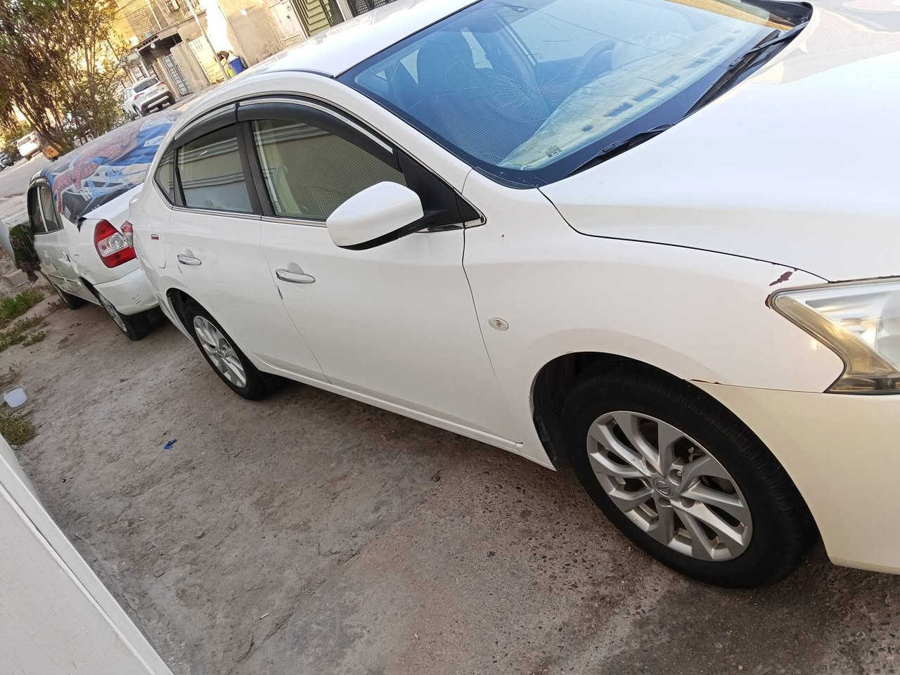 السلام عليكم 
نيسان سنتره خليجي موديل 18 
مكينه 1600 بلاديه برغي ما مفتوح بيه كير بلادي 
سياره مبدل بيه بنيد ابيض صدفي ودعاميه طاك ايرباك دركه ودشبول الغود شواصي كله كفاله بيه بارد اقل الشبر بلجاملغ الخلفي الي بجهت السايق تخم تاير جديد غرفة نضيفه صدره 80 بلميه سعر سياره 107 وبيه مجال قليل سياره رقم سليمانيه باسمي مكاني بغداد الدوره 
***********
