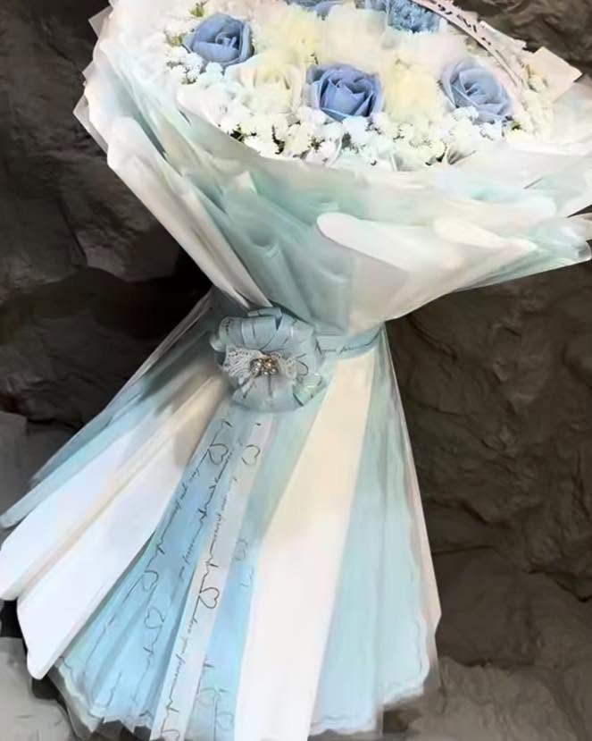 🌸💐 بوكيهات ورد اصطناعي 💐🌸

ورد يدوم وجمال يبقى 🤍✨
بوكيهات أنيقة بتنسيقات جميلة، تضيف لمسة راقية ومميزة لكل مكان ومناسبة 🎀

🌷 مناسب للهدايا
🎁 للمناسبات والزيارات
✨ ديكور أنيق يدوم لفترة طويلة
💖 تنسيقات مميزة حسب ذوقك

اختاري بوكيهك المفضل وخلي هديتك تحكي عن ذوقك 🌸
📩 للطلب والاستفسار تواصلوا معنا.
***********
***********
